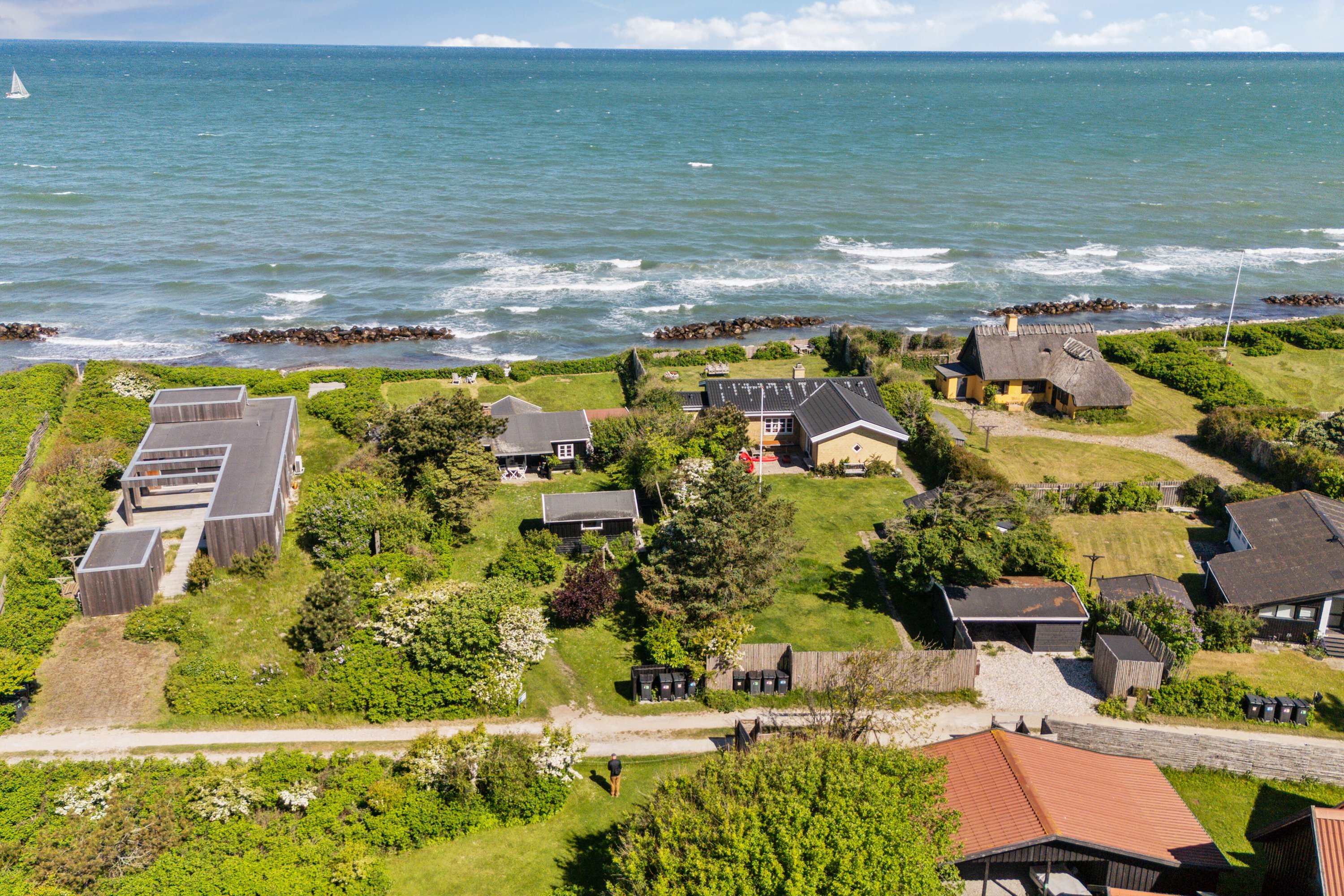 Fremhævet set fra oven billede i fuldskærmstilstand. Billede af Leck Fischersvej 6, Kikhavn, 3390 Hundested