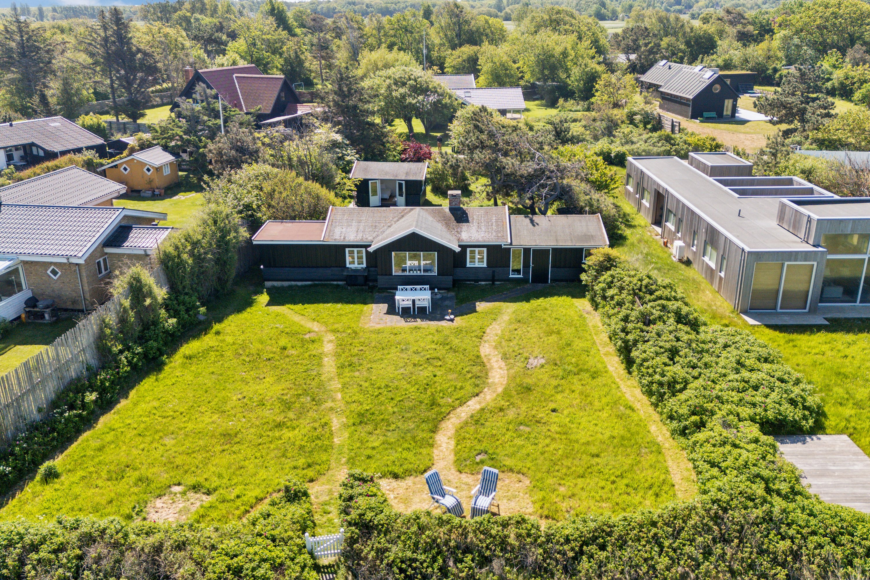 Fremhævet set fra oven billede i fuldskærmstilstand. Billede af Leck Fischersvej 6, Kikhavn, 3390 Hundested