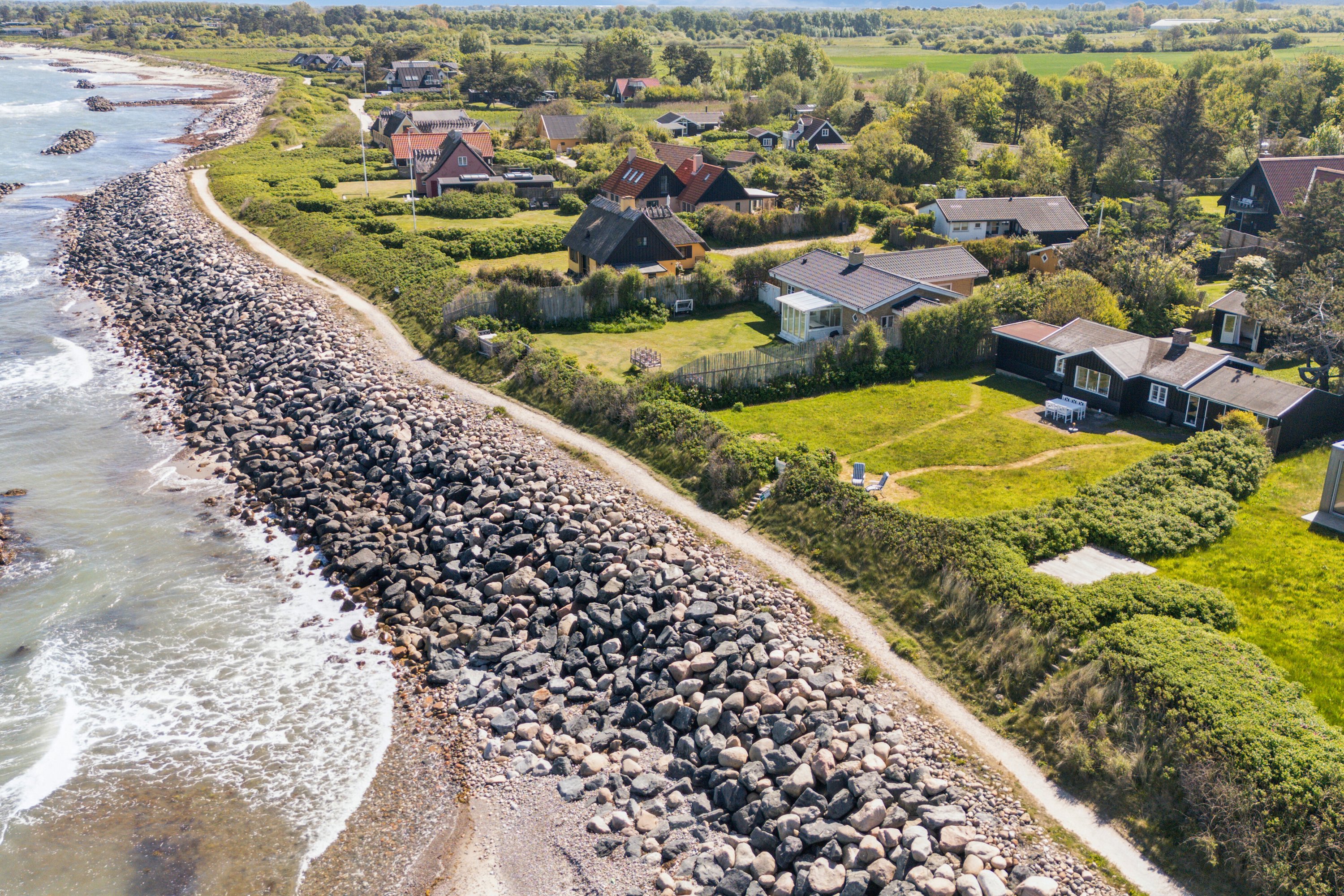 Fremhævet set fra oven billede i fuldskærmstilstand. Billede af Leck Fischersvej 6, Kikhavn, 3390 Hundested