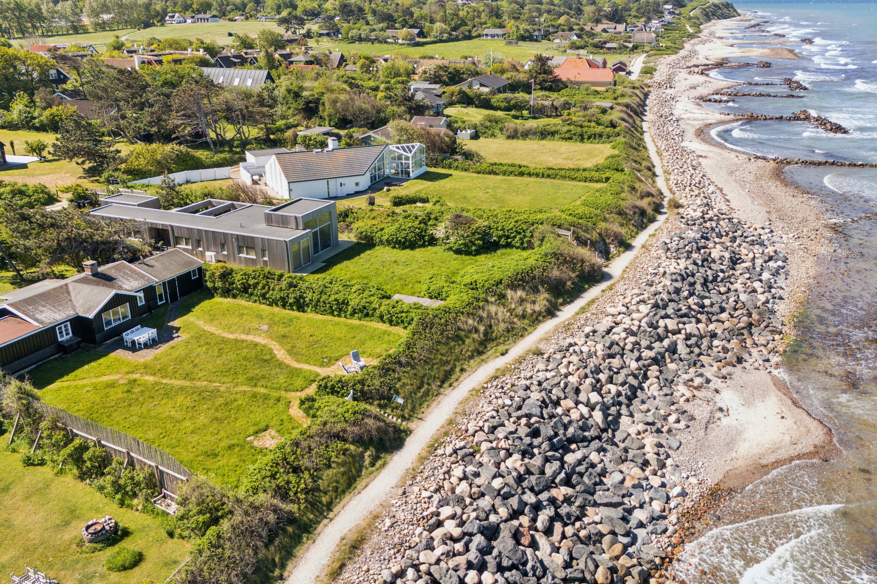 Fremhævet set fra oven billede i fuldskærmstilstand. Billede af Leck Fischersvej 6, Kikhavn, 3390 Hundested