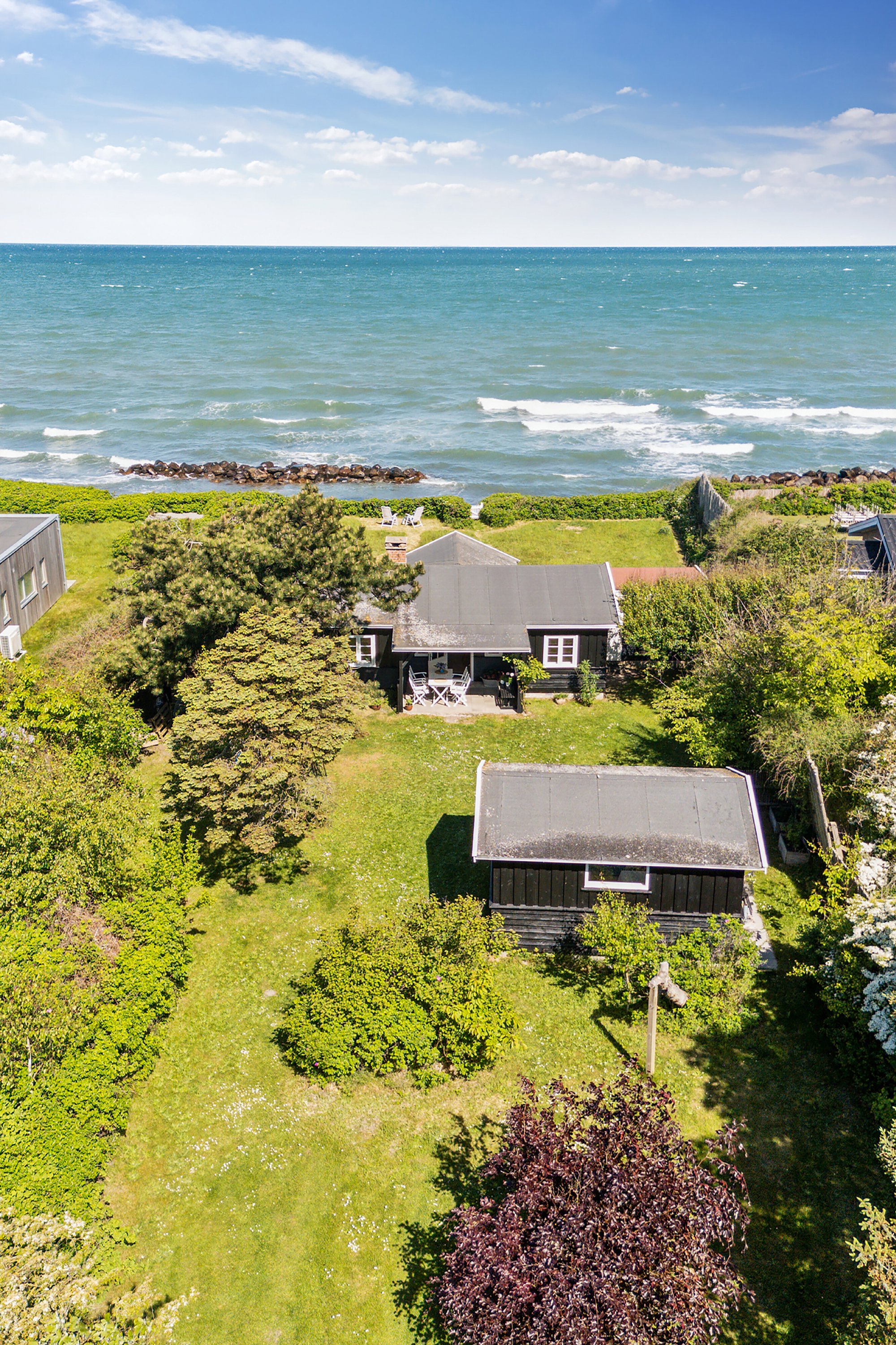 Fremhævet set fra oven billede i fuldskærmstilstand. Billede af Leck Fischersvej 6, Kikhavn, 3390 Hundested