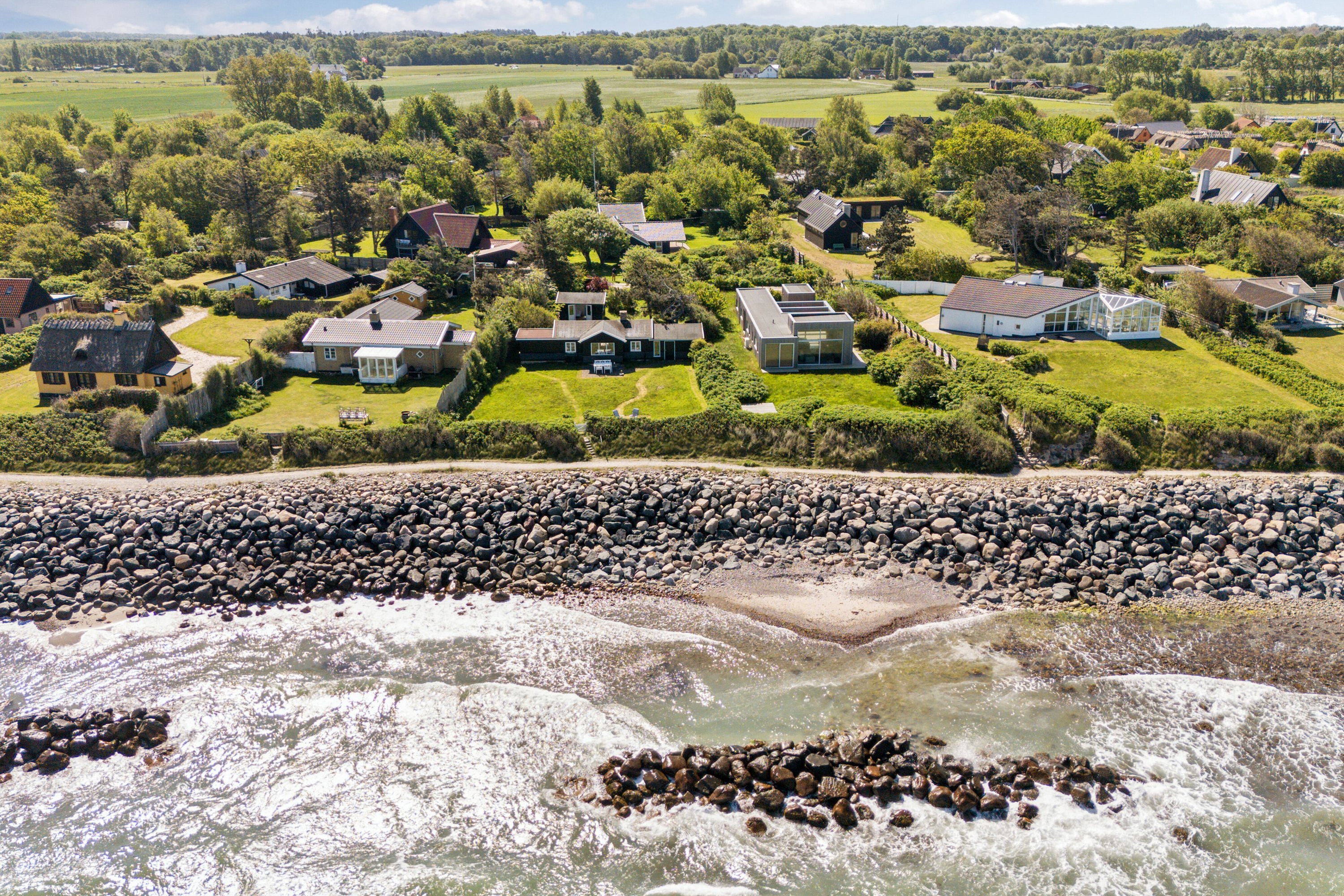Fremhævet set fra oven billede i fuldskærmstilstand. Billede af Leck Fischersvej 6, Kikhavn, 3390 Hundested