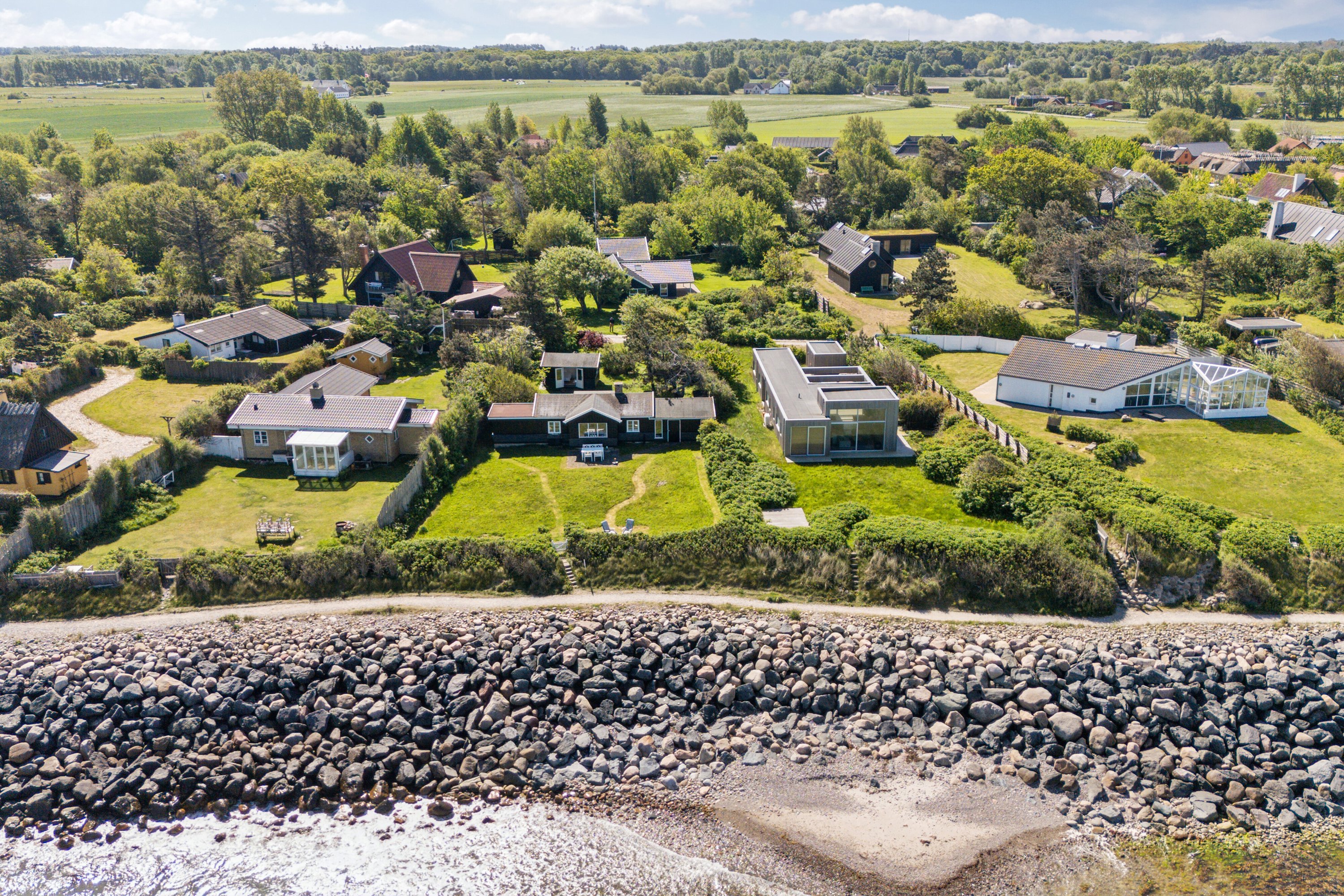 Fremhævet set fra oven billede i fuldskærmstilstand. Billede af Leck Fischersvej 6, Kikhavn, 3390 Hundested
