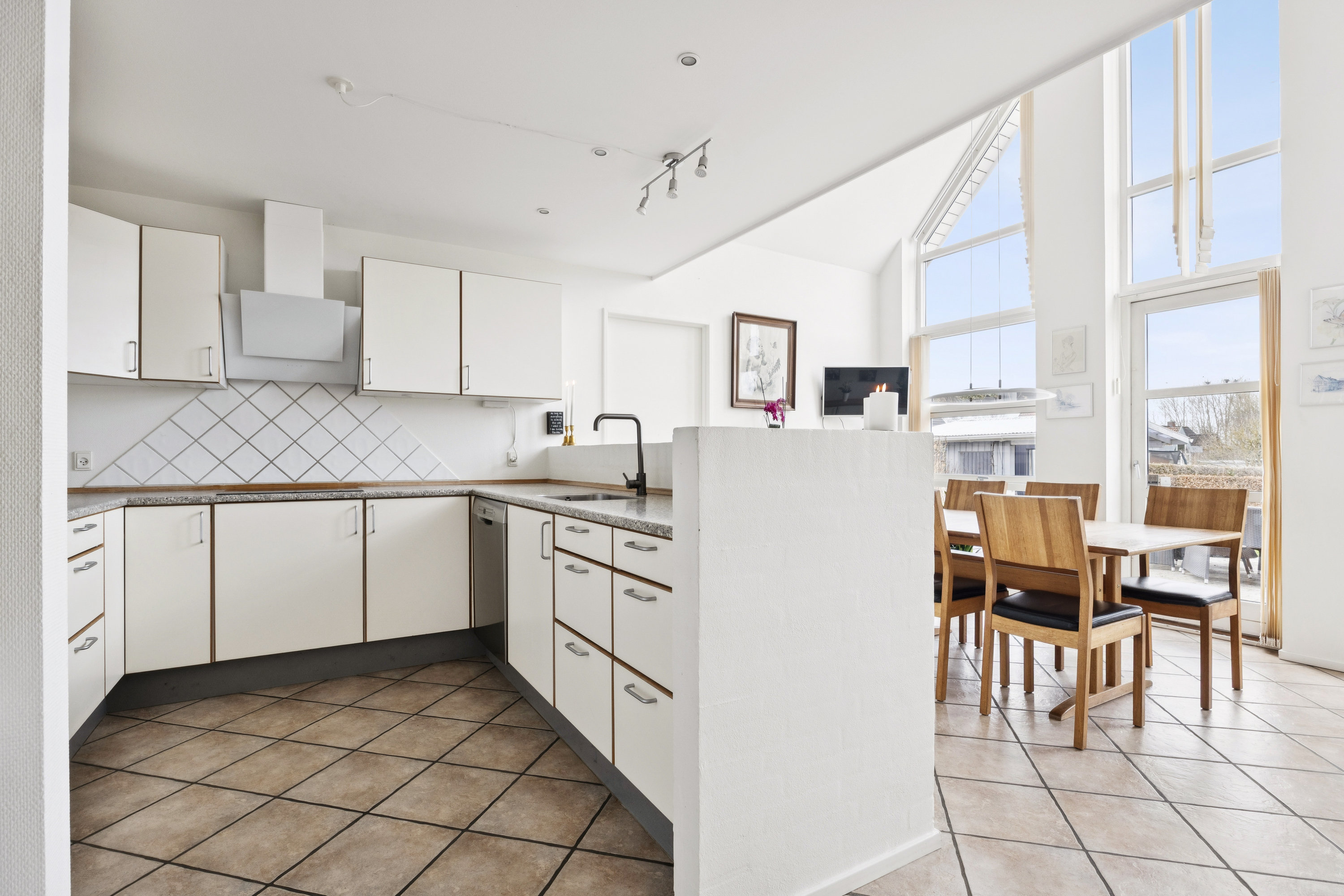 Fremhævet køkken billede i fuldskærmstilstand. Billede af Præstevej 1E, Benløse, 4100 Ringsted