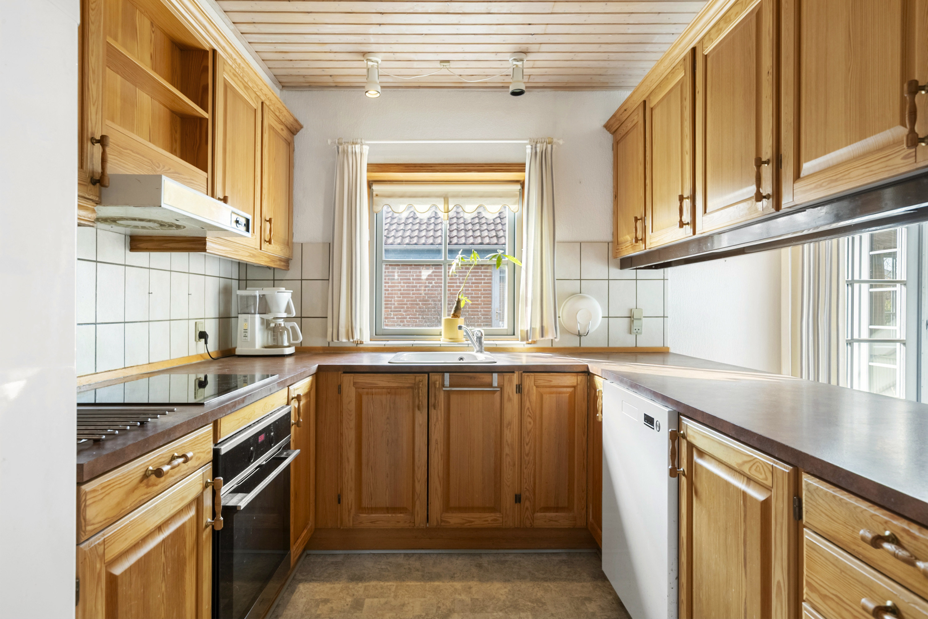 Fremhævet køkken billede i fuldskærmstilstand. Billede af Frueløkke 185, 6200 Aabenraa