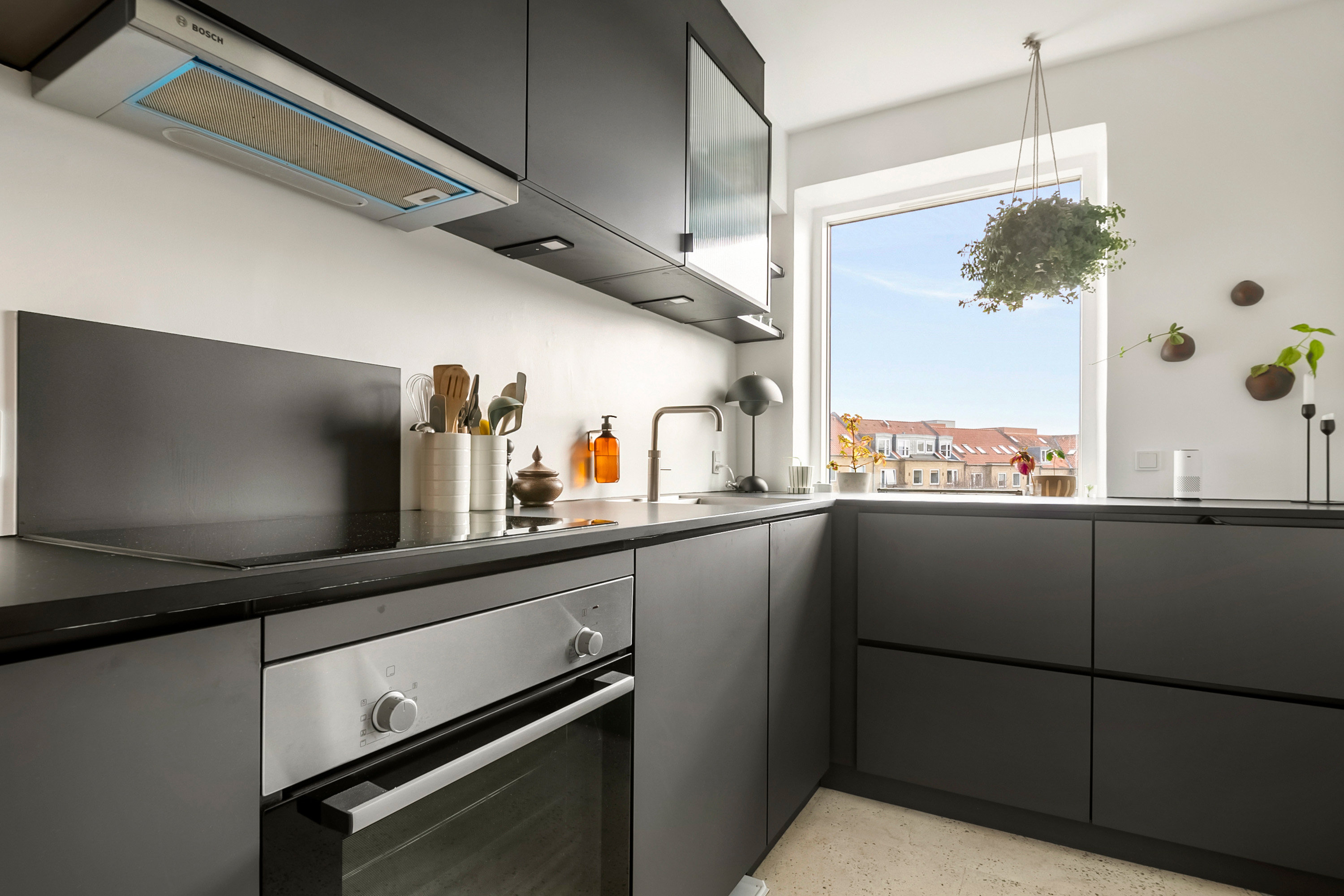 Fremhævet køkken billede i fuldskærmstilstand. Billede af Langelandsgade 214, 2. tv., 8200 Aarhus N