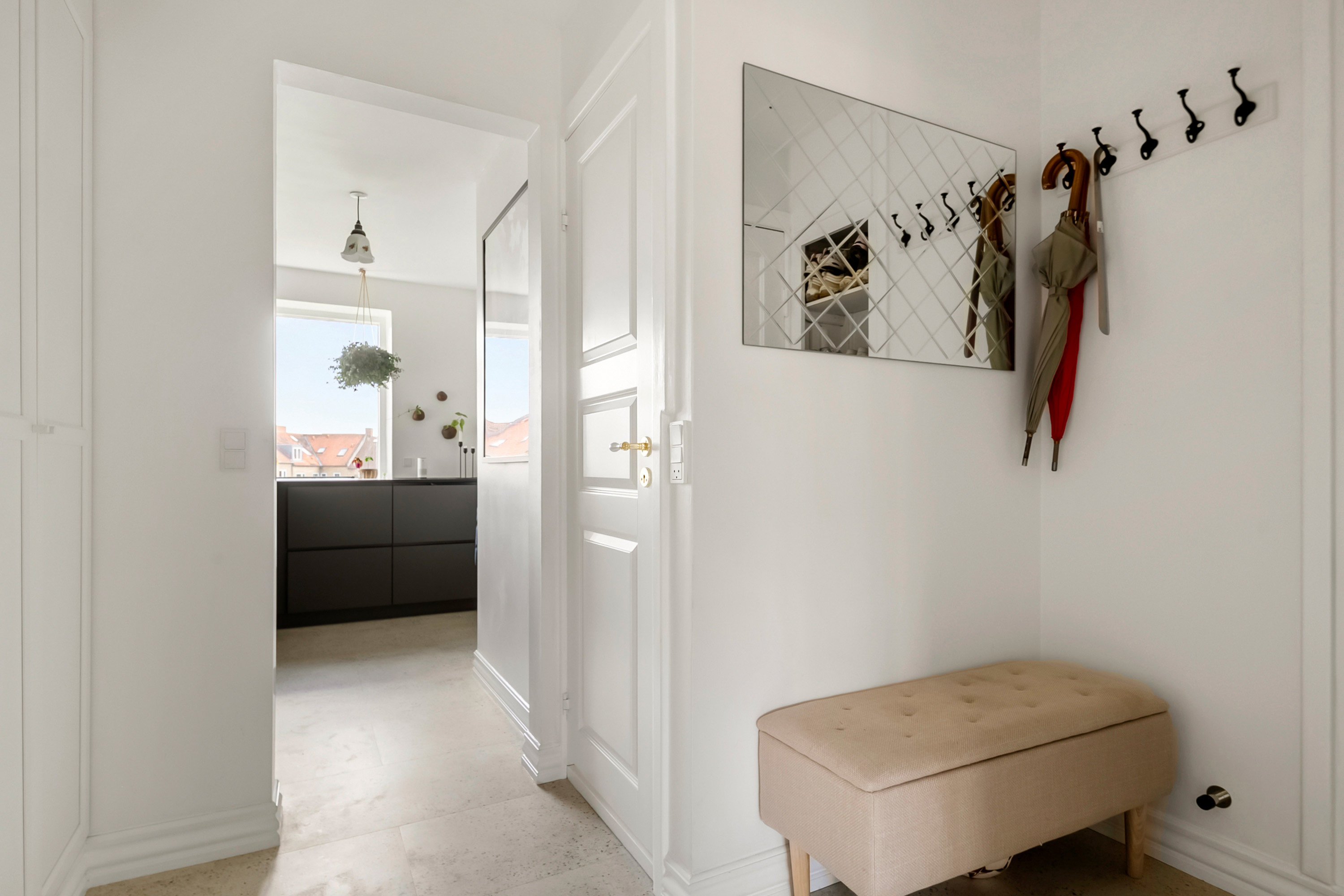 Fremhævet entré billede i fuldskærmstilstand. Billede af Langelandsgade 214, 2. tv., 8200 Aarhus N