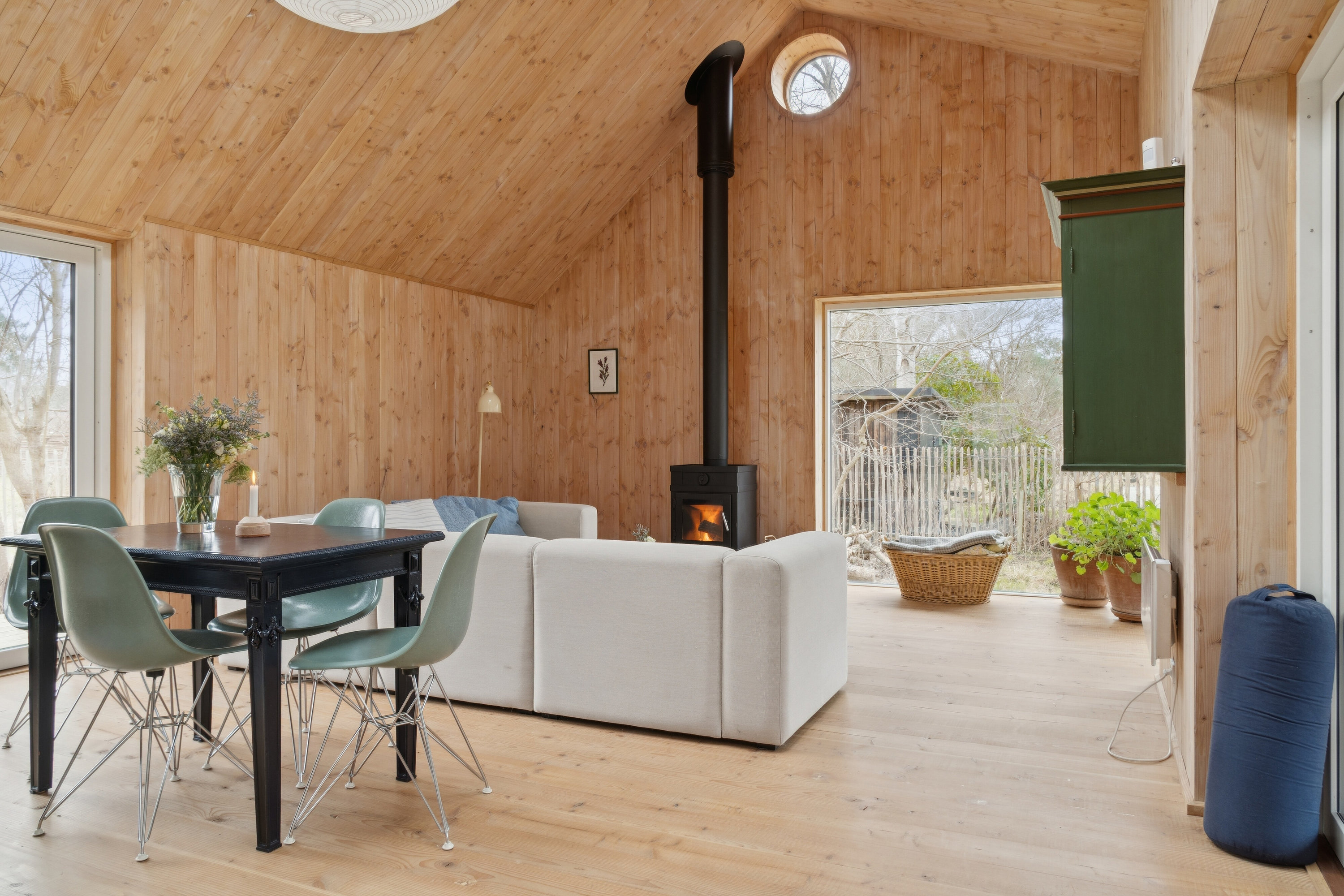 Fremhævet spisestue billede i fuldskærmstilstand. Billede af Gøgevænget 6, Rågeleje, 3210 Vejby