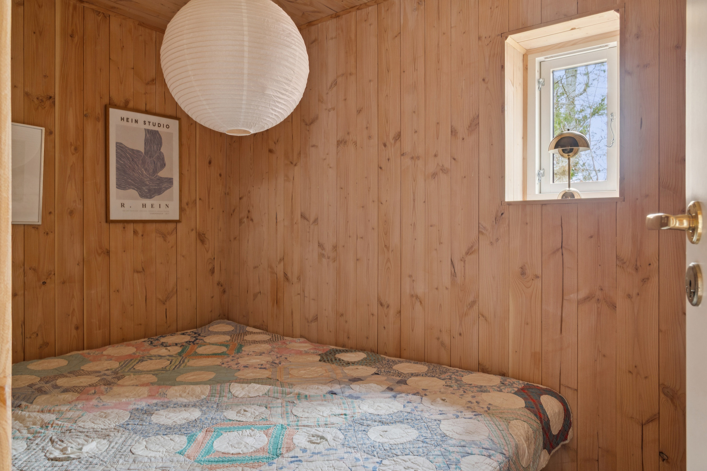 Fremhævet soveværelse billede i fuldskærmstilstand. Billede af Gøgevænget 6, Rågeleje, 3210 Vejby