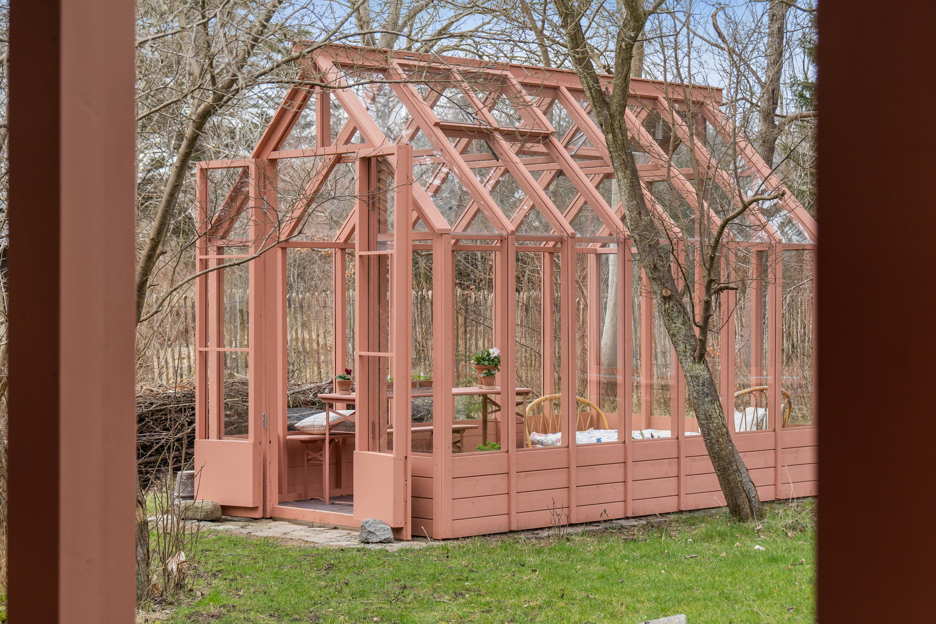 Fremhævet udestue billede i fuldskærmstilstand. Billede af Gøgevænget 6, Rågeleje, 3210 Vejby