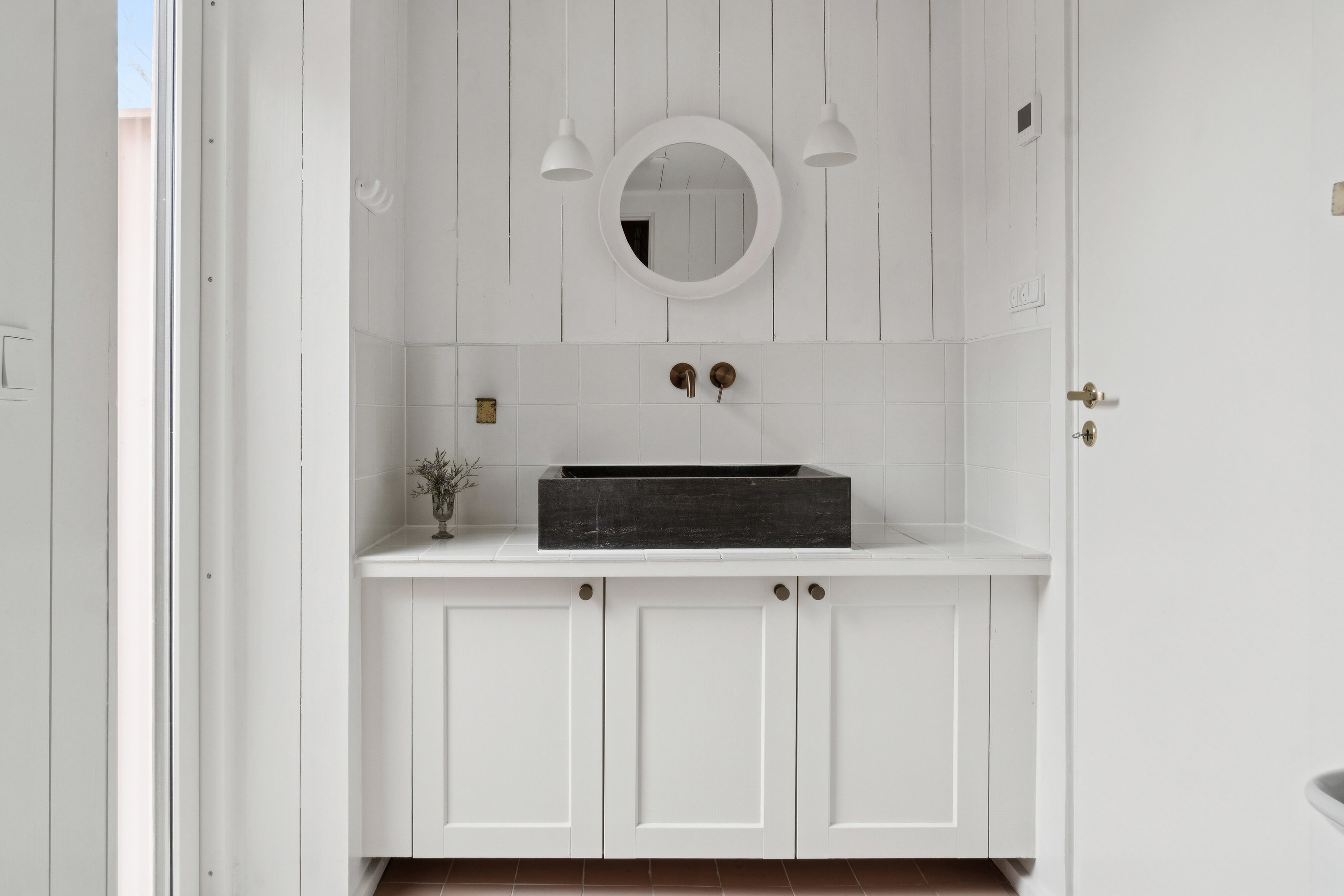 Fremhævet badeværelse billede i fuldskærmstilstand. Billede af Gøgevænget 6, Rågeleje, 3210 Vejby