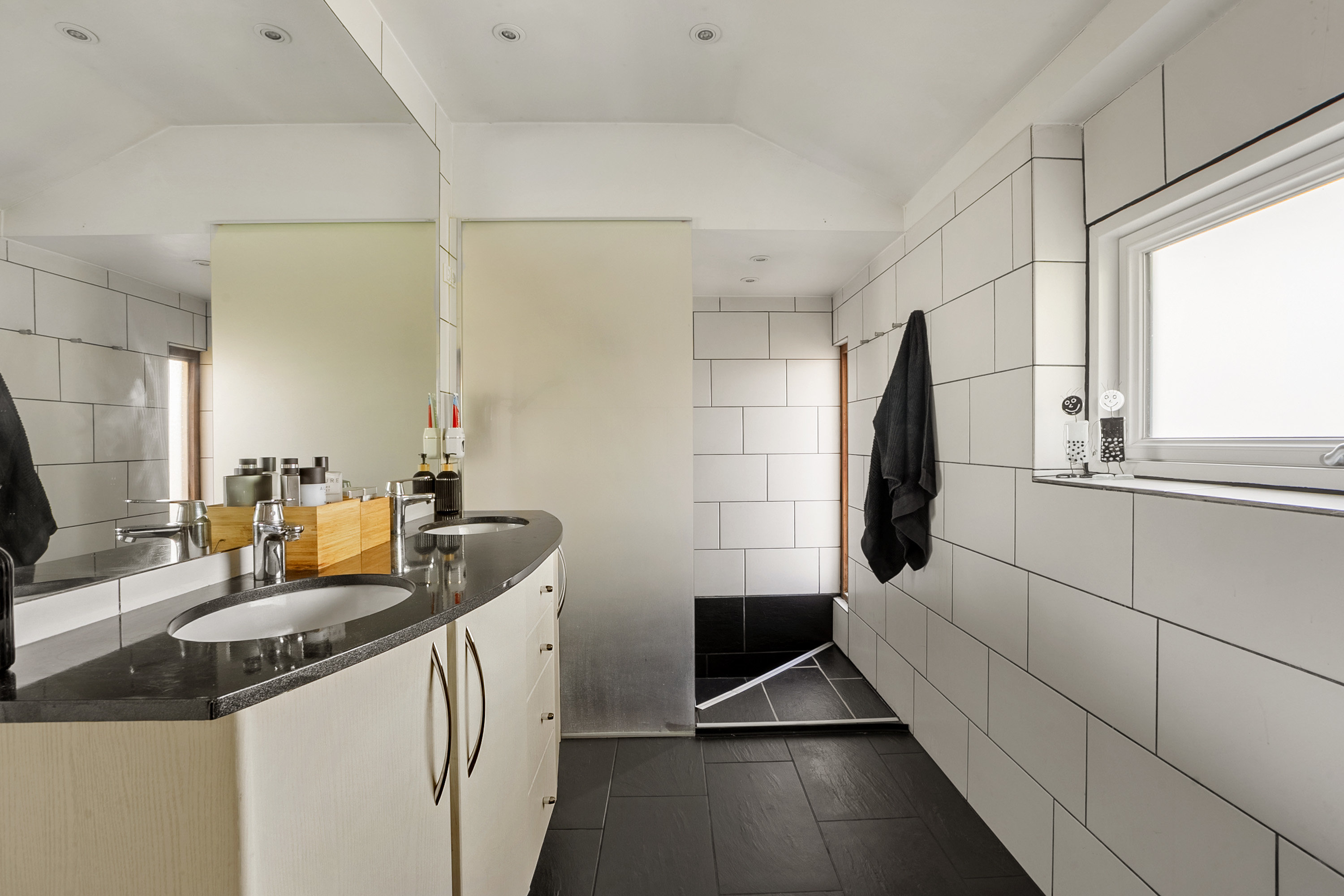 Fremhævet badeværelse billede i fuldskærmstilstand. Billede af Tulipanvej 4, 6000 Kolding