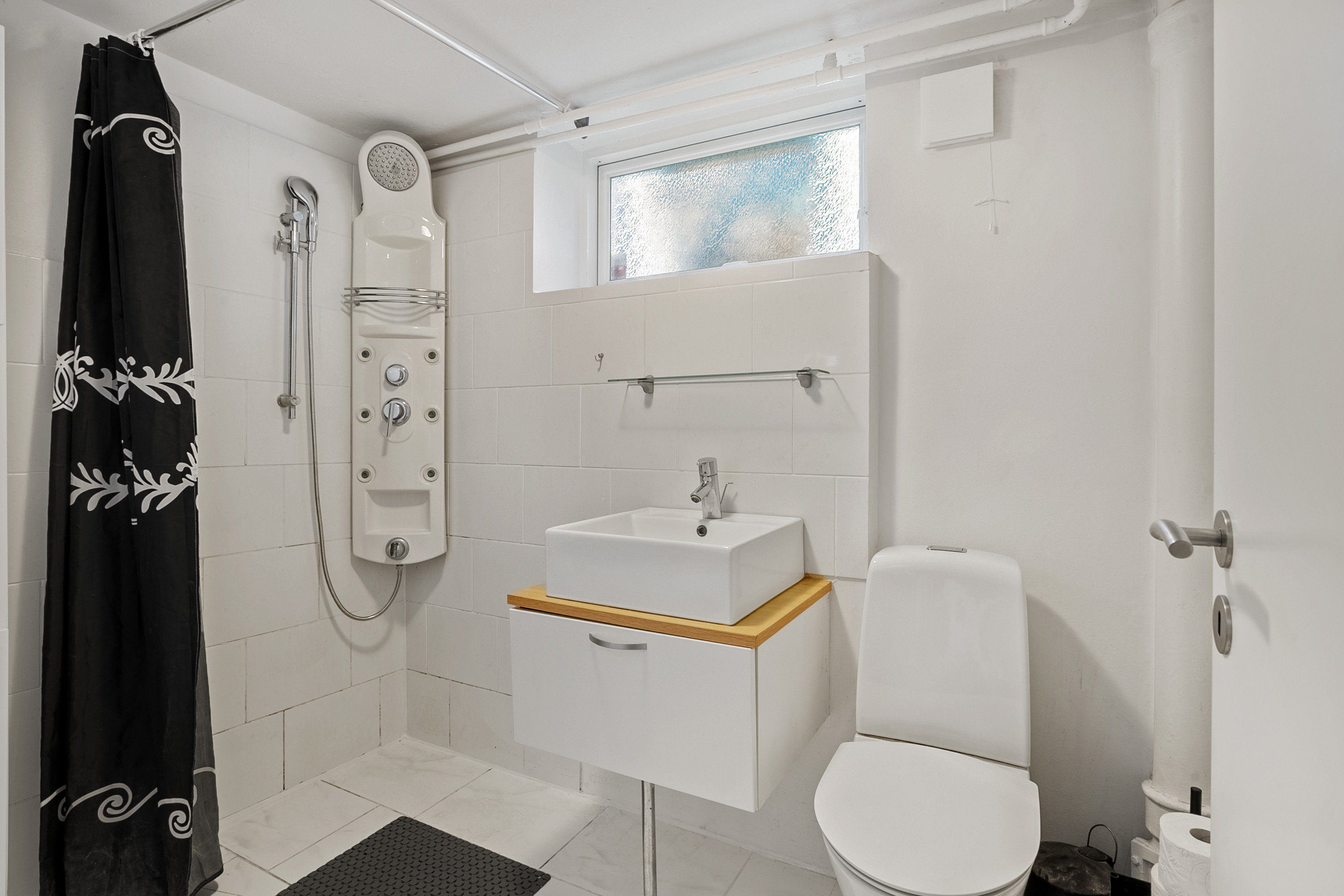 Fremhævet badeværelse billede i fuldskærmstilstand. Billede af Tulipanvej 4, 6000 Kolding