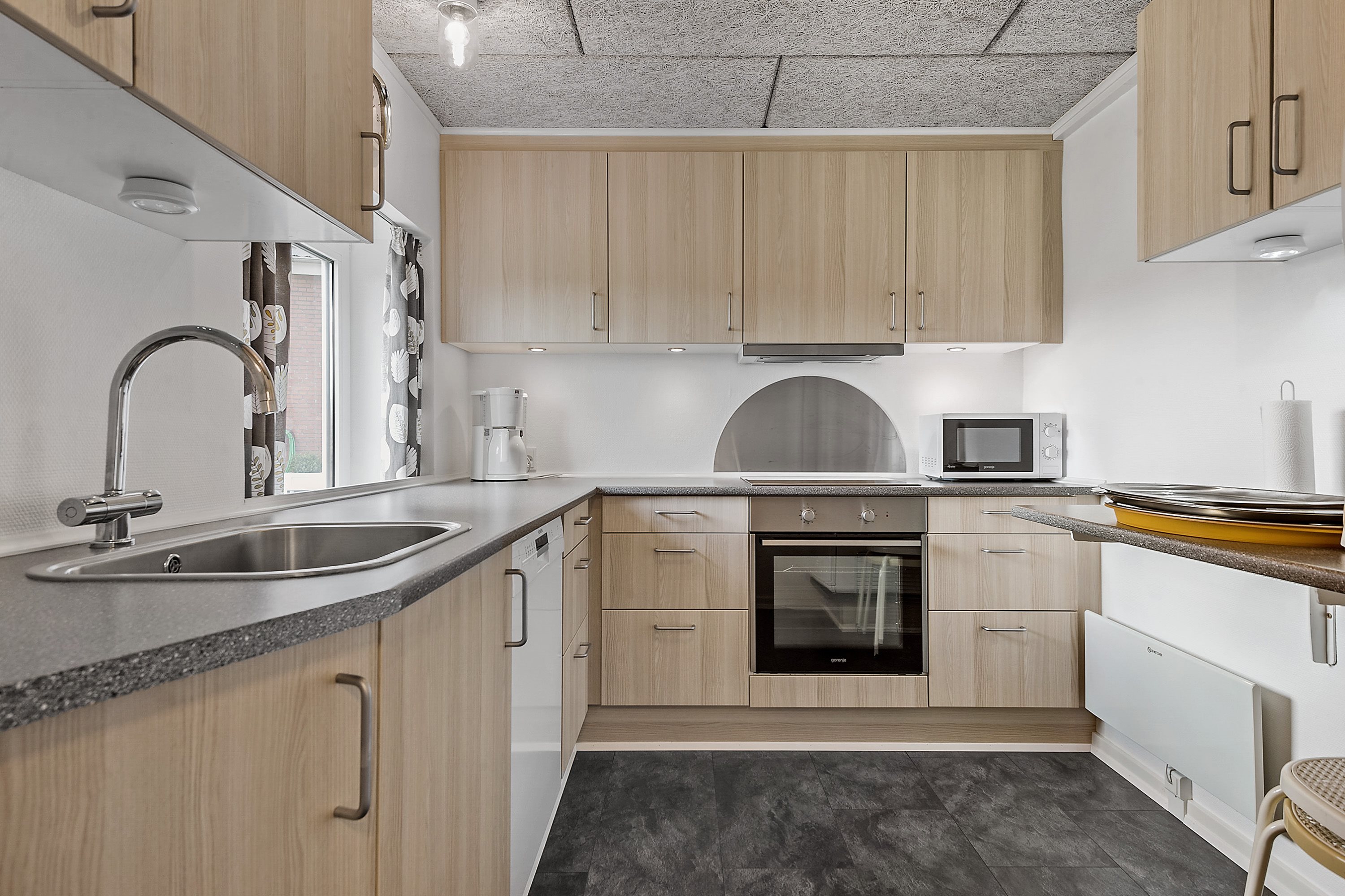 Fremhævet køkken billede i fuldskærmstilstand. Billede af Strandvejen 128, Rørth, 8300 Odder