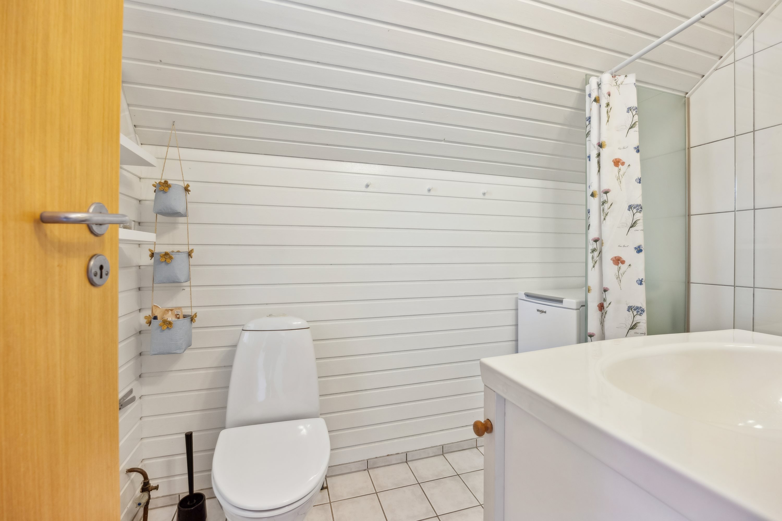 Fremhævet badeværelse billede i fuldskærmstilstand. Billede af Krøjbergsvej 33, Koldkær, 9370 Hals