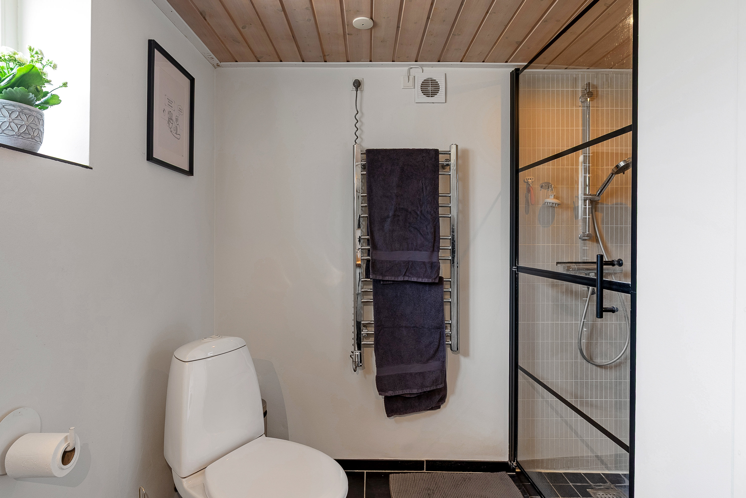 Fremhævet badeværelse billede i fuldskærmstilstand. Billede af Søbovej 6, Korinth, 5600 Faaborg