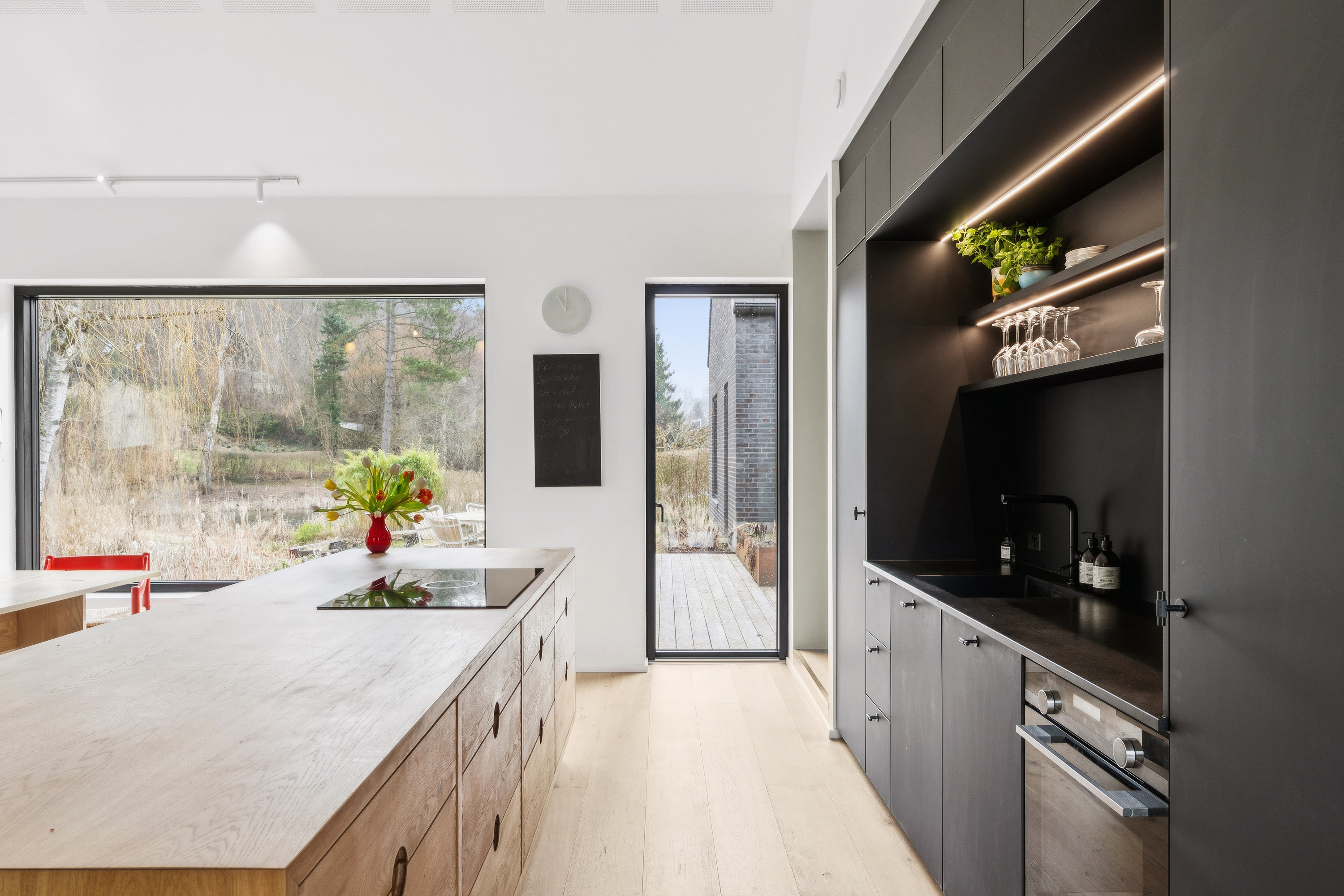Fremhævet køkken billede i fuldskærmstilstand. Billede af Anemonevej 9, Hareskov, 3500 Værløse