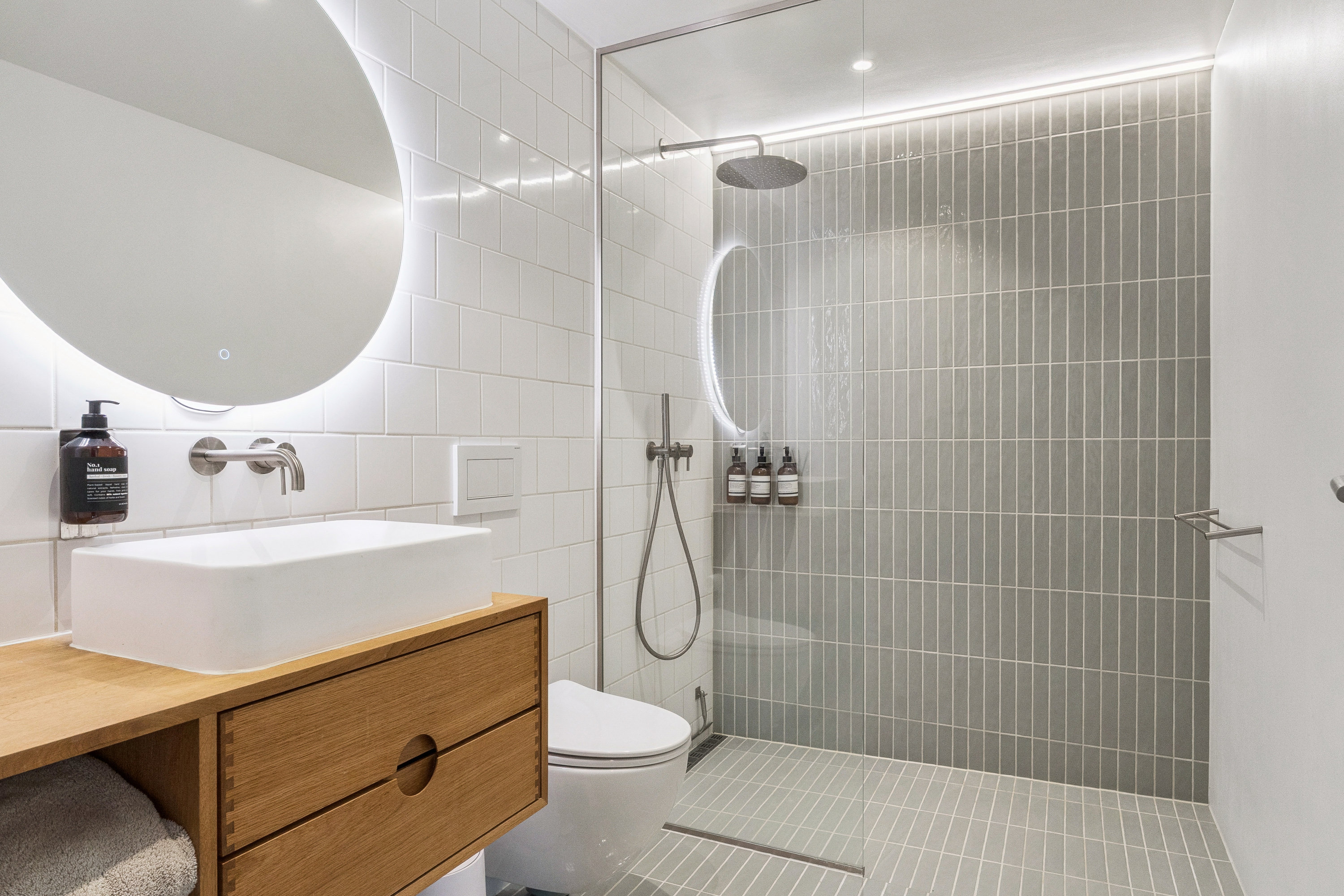 Fremhævet badeværelse billede i fuldskærmstilstand. Billede af Anemonevej 9, Hareskov, 3500 Værløse