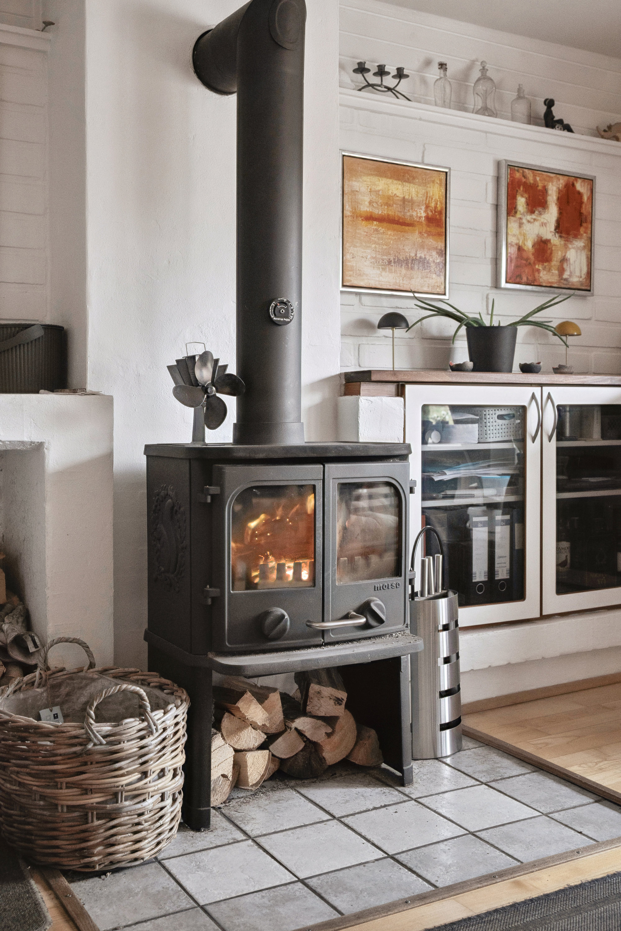 Fremhævet stue billede i fuldskærmstilstand. Billede af Lærkelundsvej 36, Øer, 8400 Ebeltoft