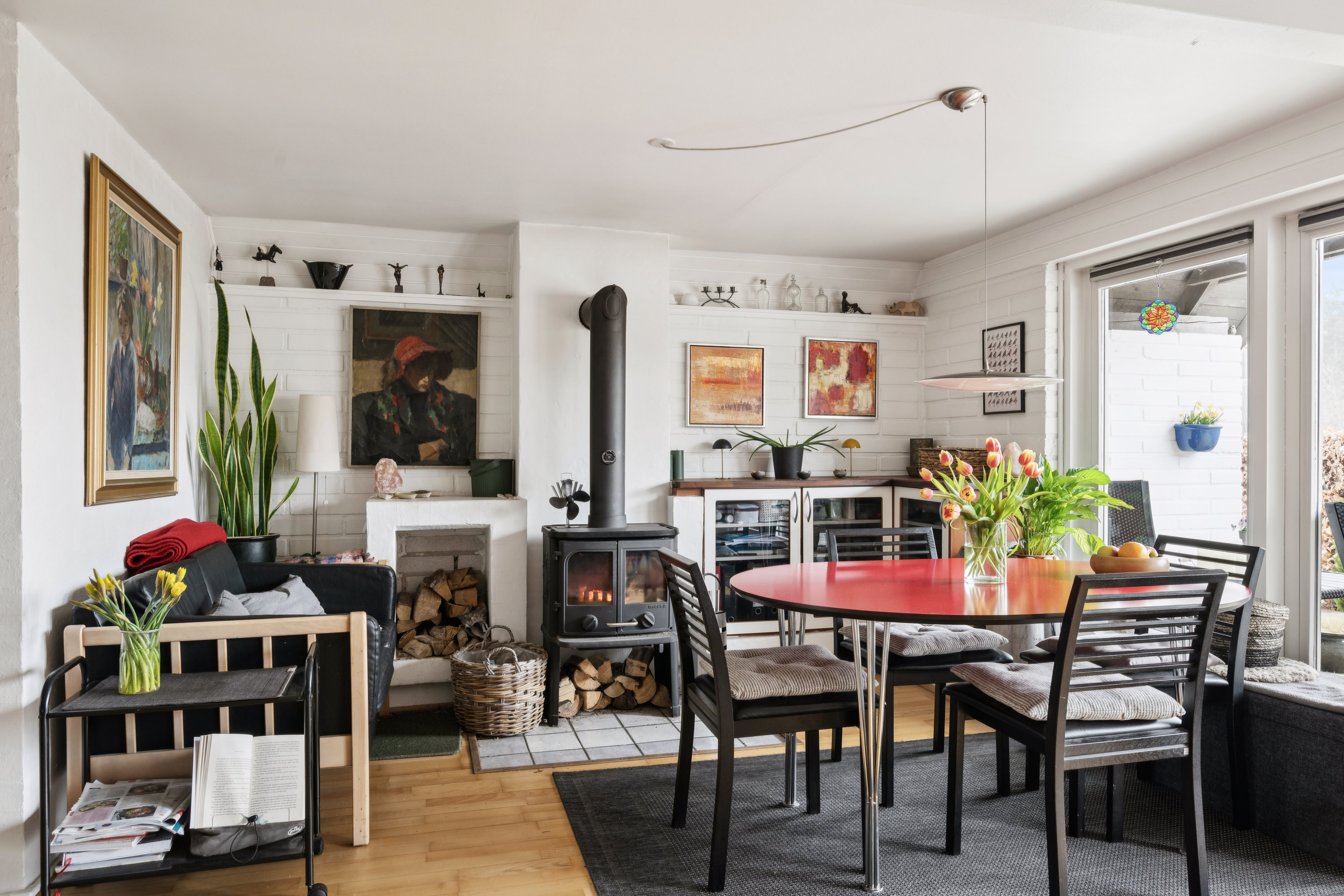 Fremhævet stue billede i fuldskærmstilstand. Billede af Lærkelundsvej 36, Øer, 8400 Ebeltoft