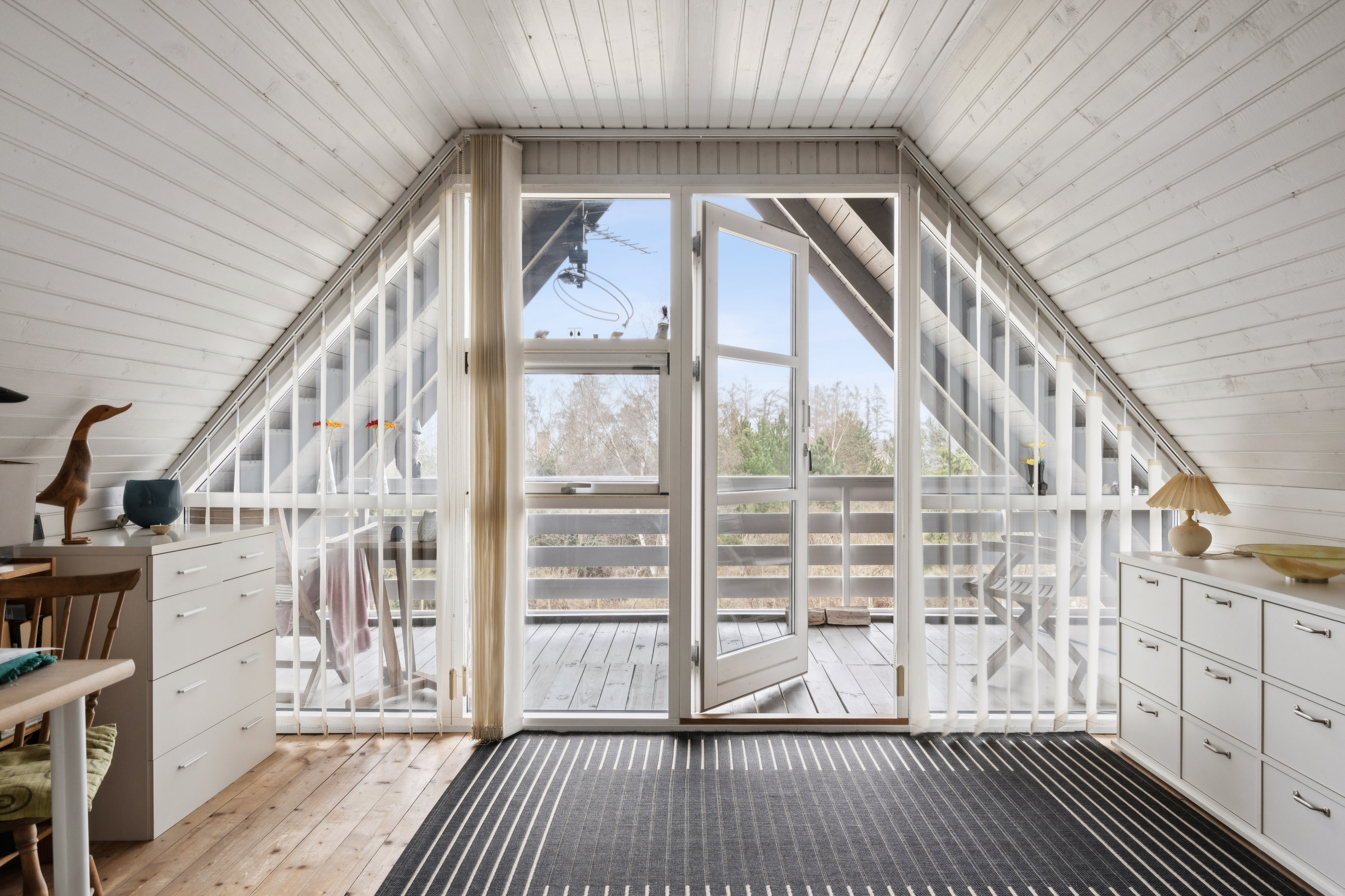 Fremhævet stue billede i fuldskærmstilstand. Billede af Lærkelundsvej 36, Øer, 8400 Ebeltoft