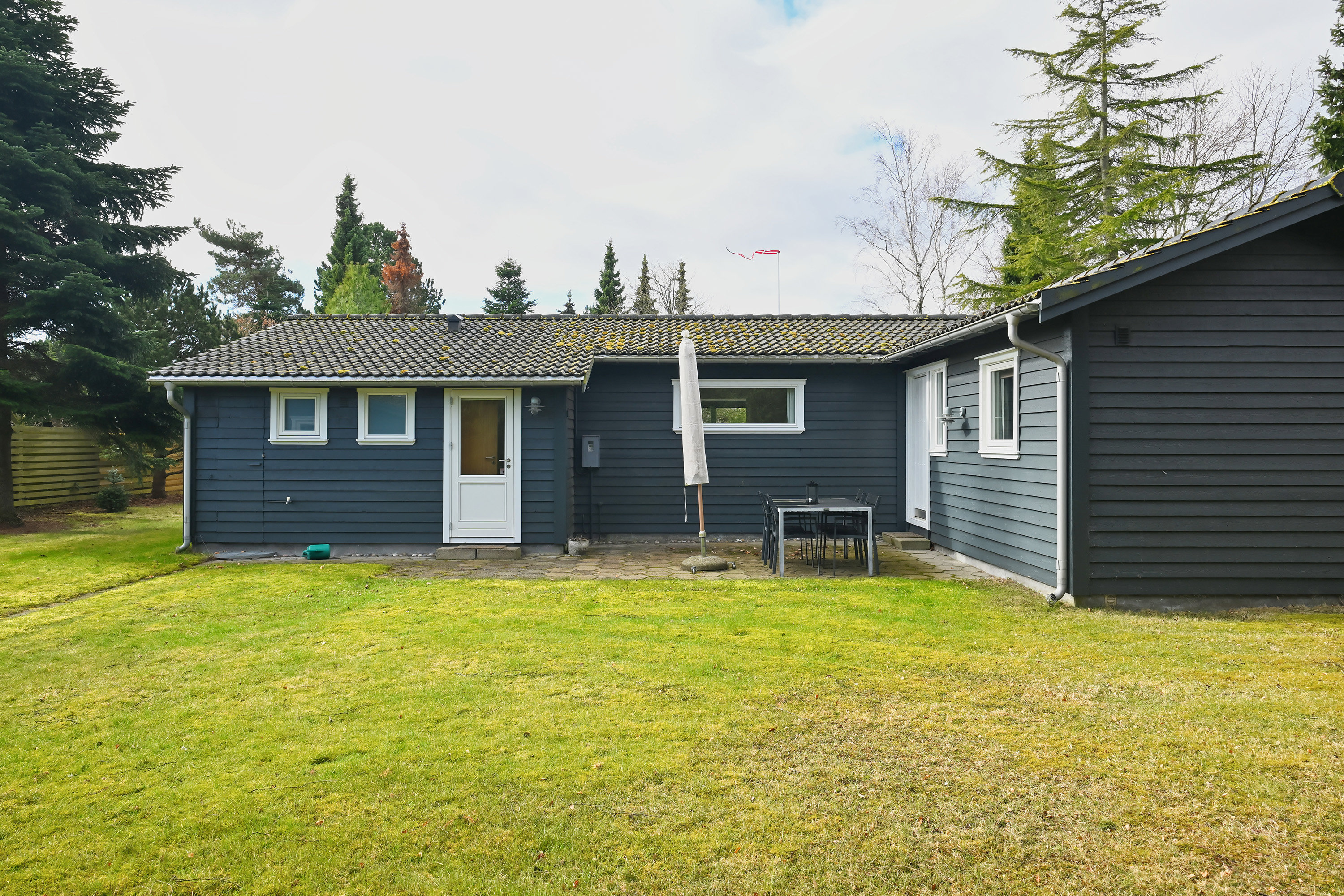 Fremhævet facade billede i fuldskærmstilstand. Billede af Skærpibervej 2, Marielyst, 4873 Væggerløse