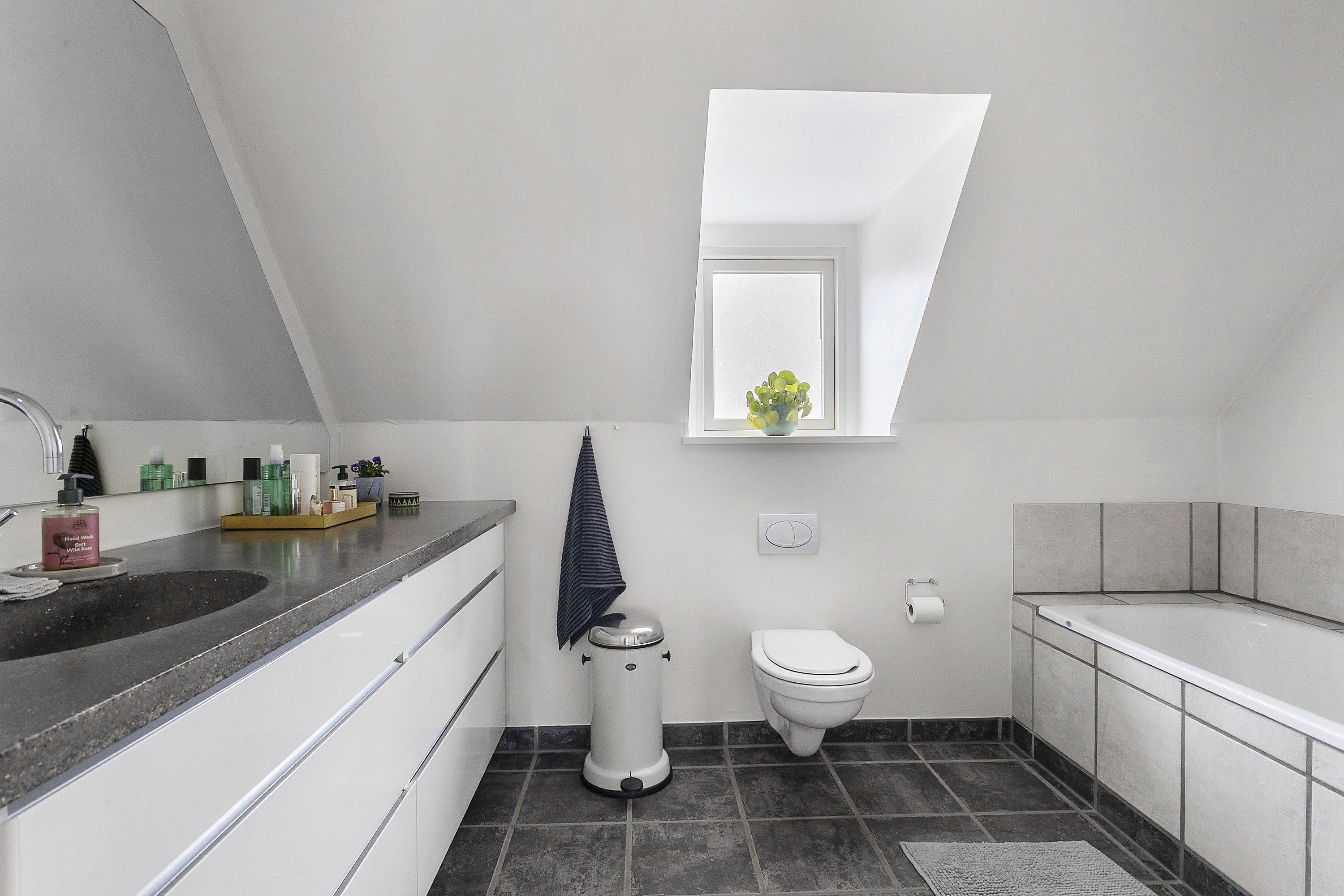 Fremhævet badeværelse billede i fuldskærmstilstand. Billede af Calvinsvej 66, 7000 Fredericia