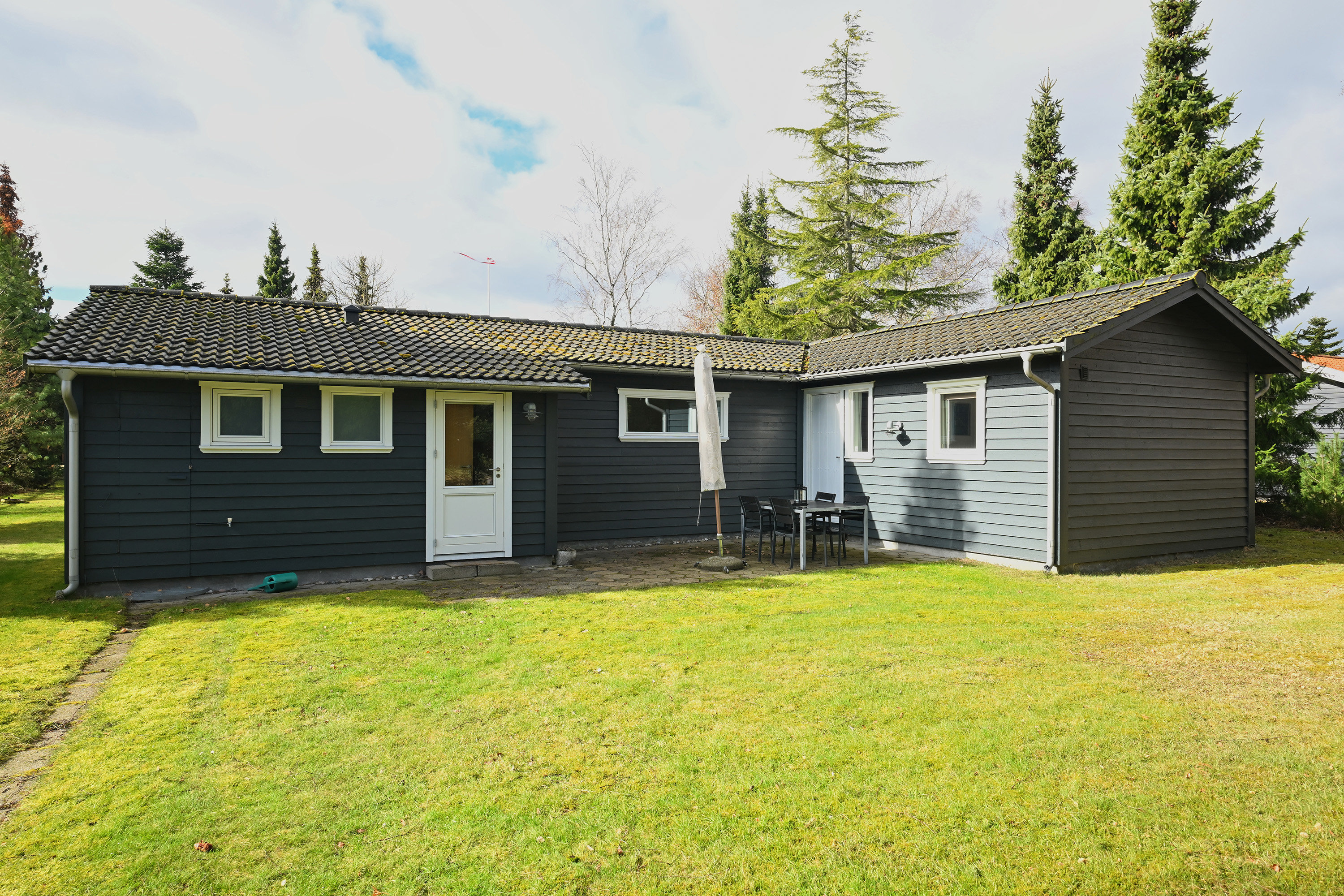 Fremhævet facade billede i fuldskærmstilstand. Billede af Skærpibervej 2, Marielyst, 4873 Væggerløse