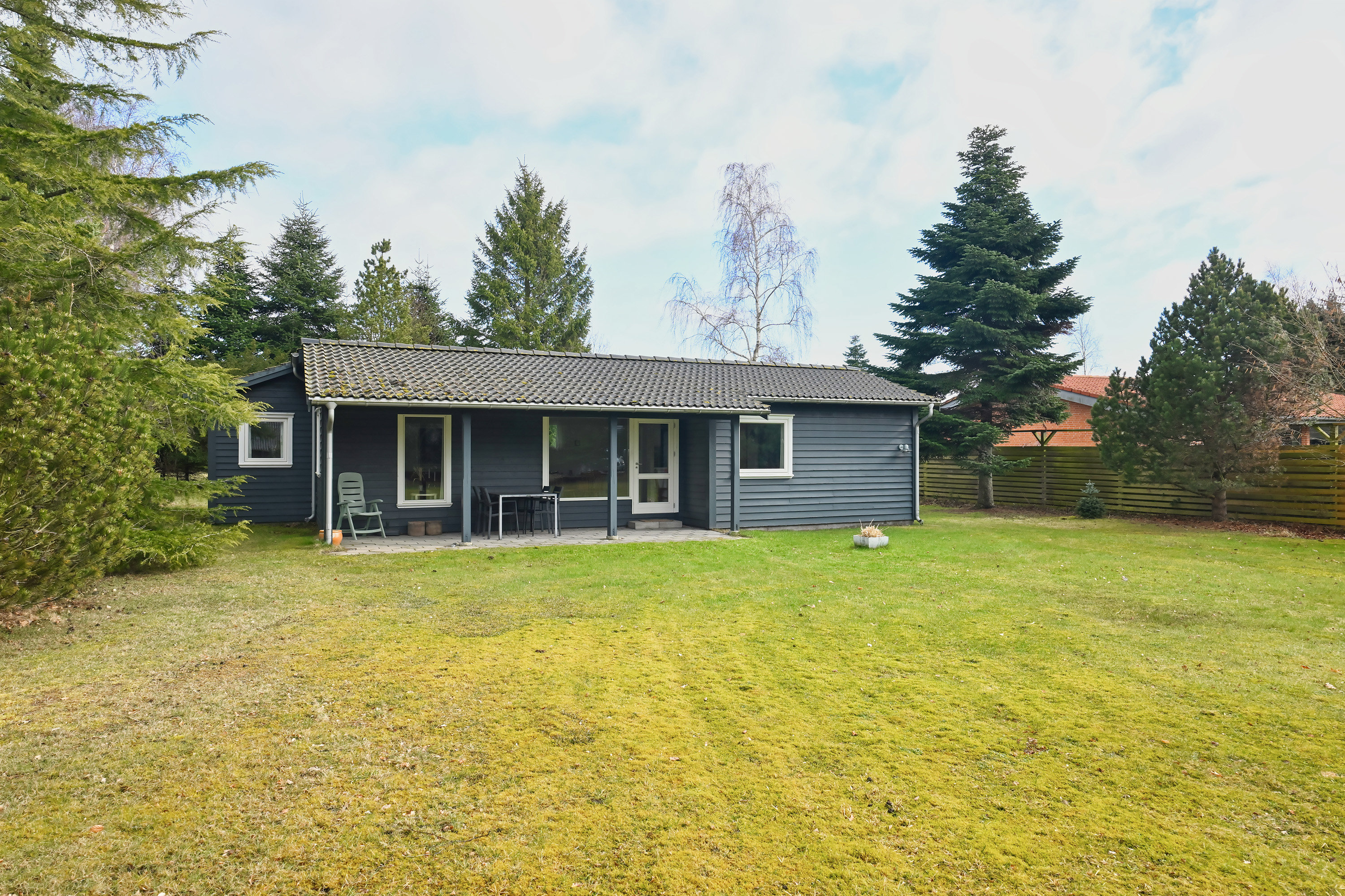 Fremhævet facade billede i fuldskærmstilstand. Billede af Skærpibervej 2, Marielyst, 4873 Væggerløse