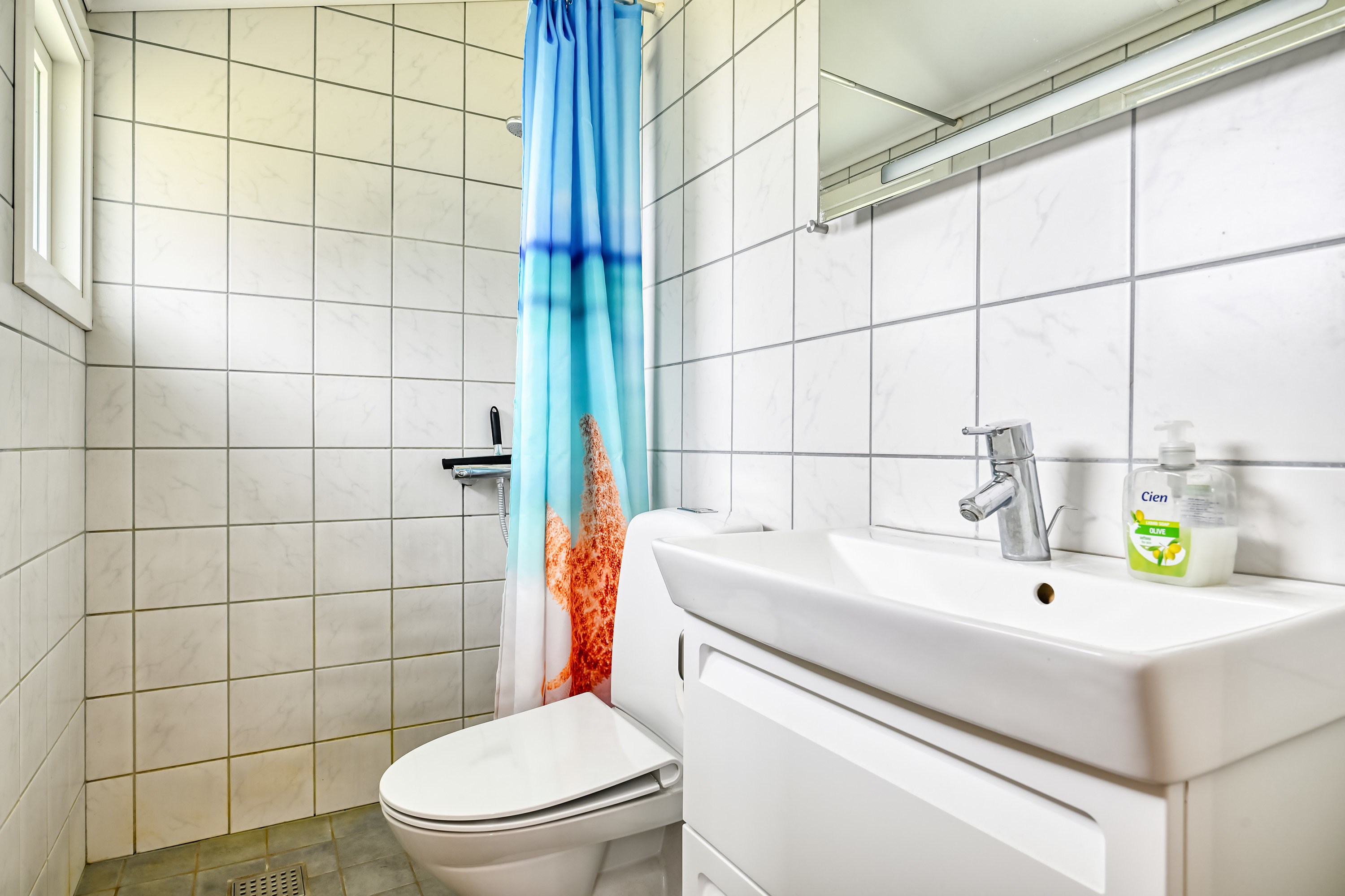 Fremhævet badeværelse billede i fuldskærmstilstand. Billede af Skærpibervej 2, Marielyst, 4873 Væggerløse