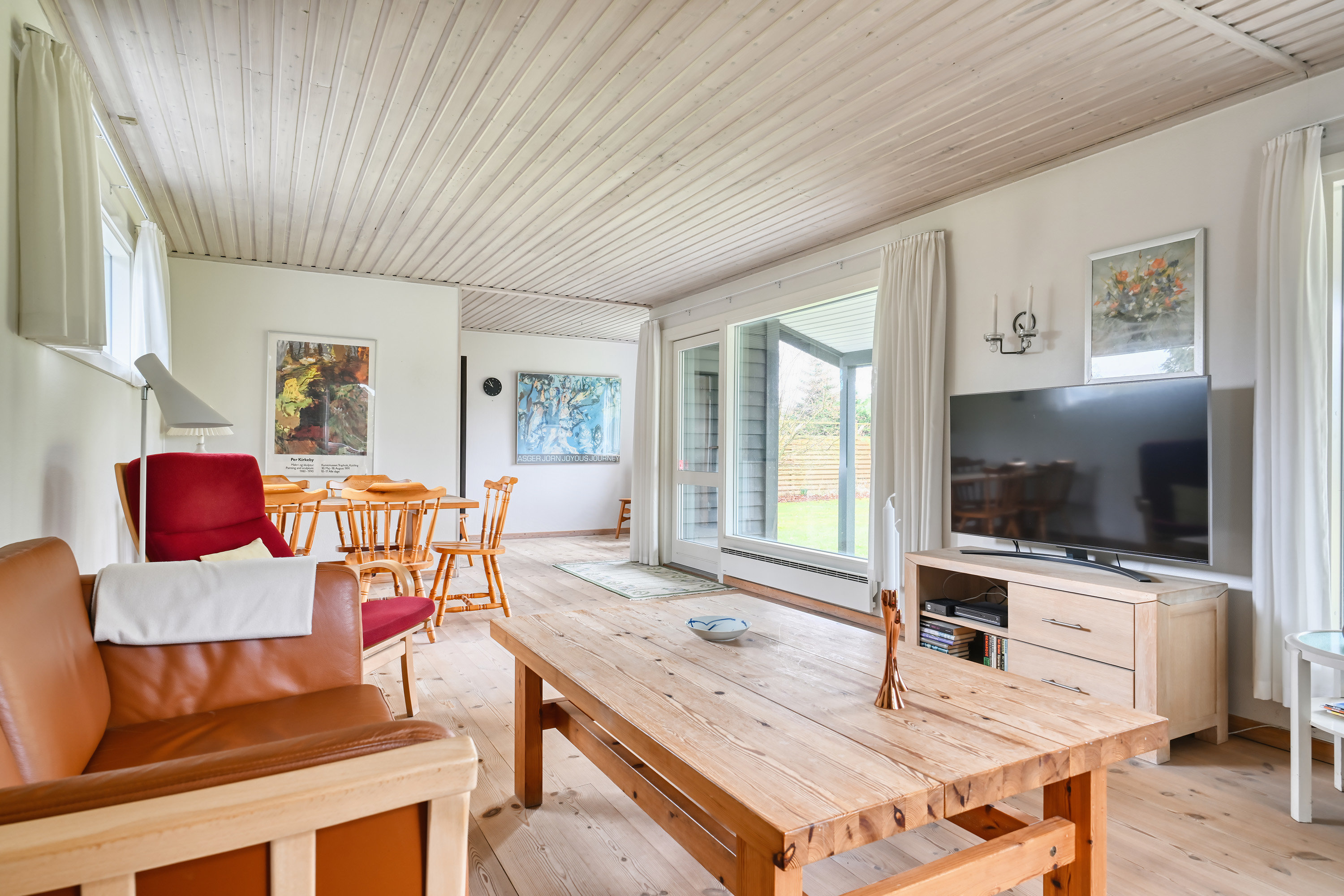 Fremhævet stue billede i fuldskærmstilstand. Billede af Skærpibervej 2, Marielyst, 4873 Væggerløse