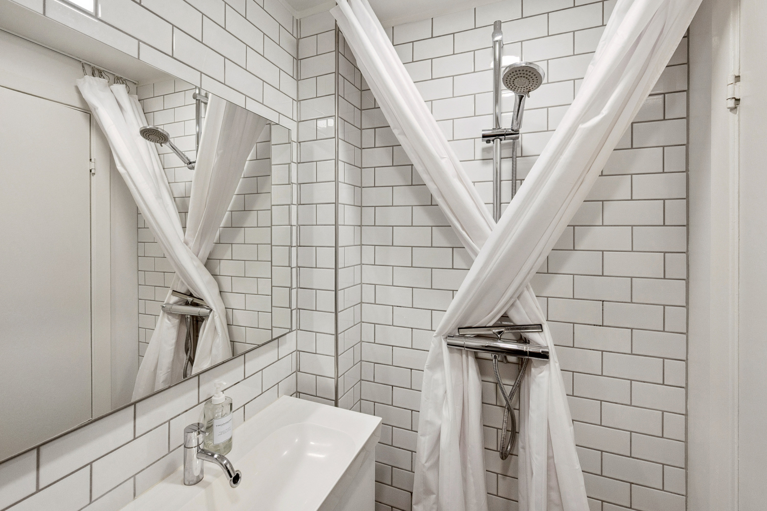 Fremhævet badeværelse billede i fuldskærmstilstand. Billede af Ny Munkegade 68B, 1. tv., 8000 Aarhus C