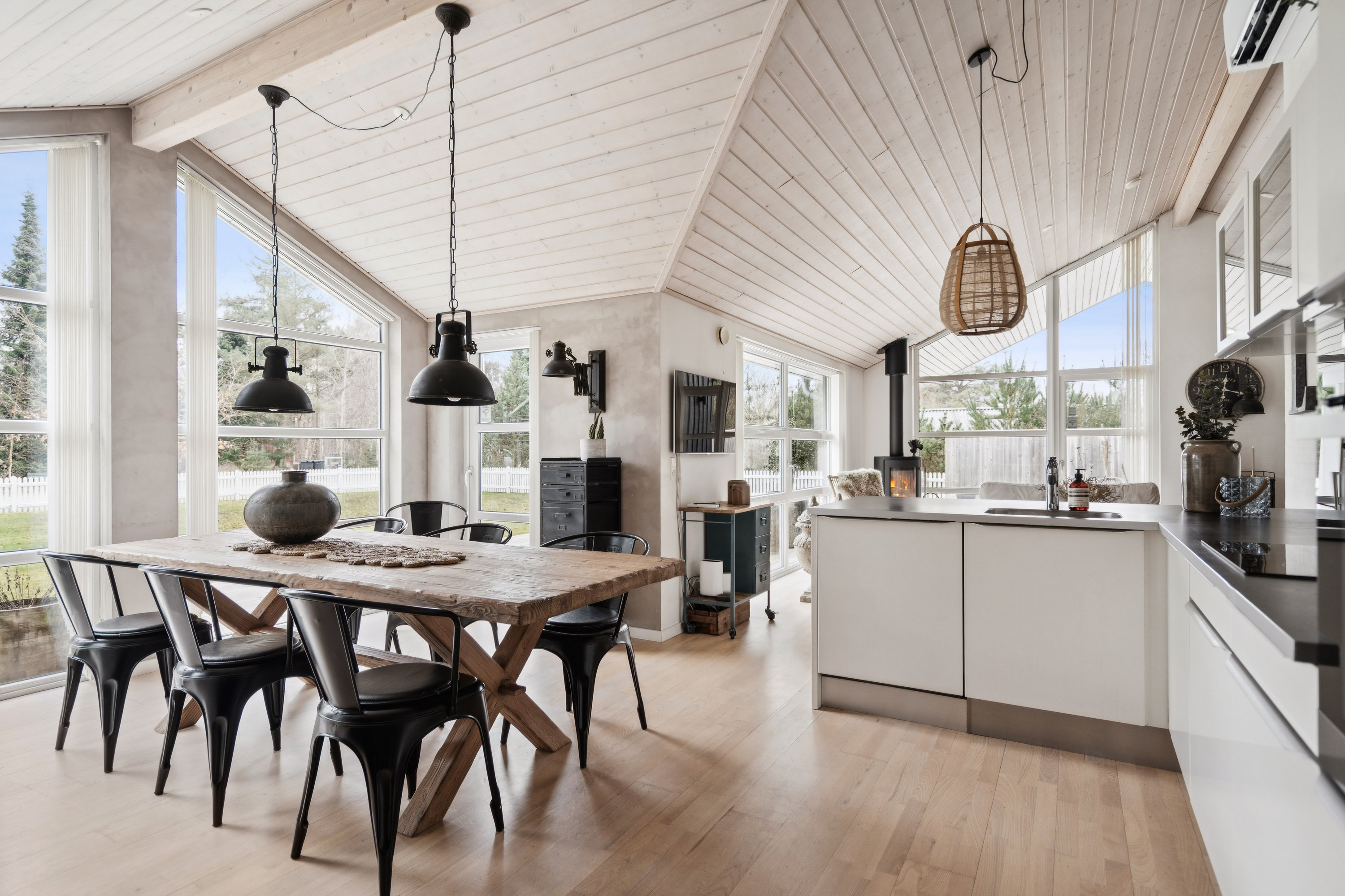 Fremhævet køkken billede i fuldskærmstilstand. Billede af Lille Strandgaard 13B, 9370 Hals