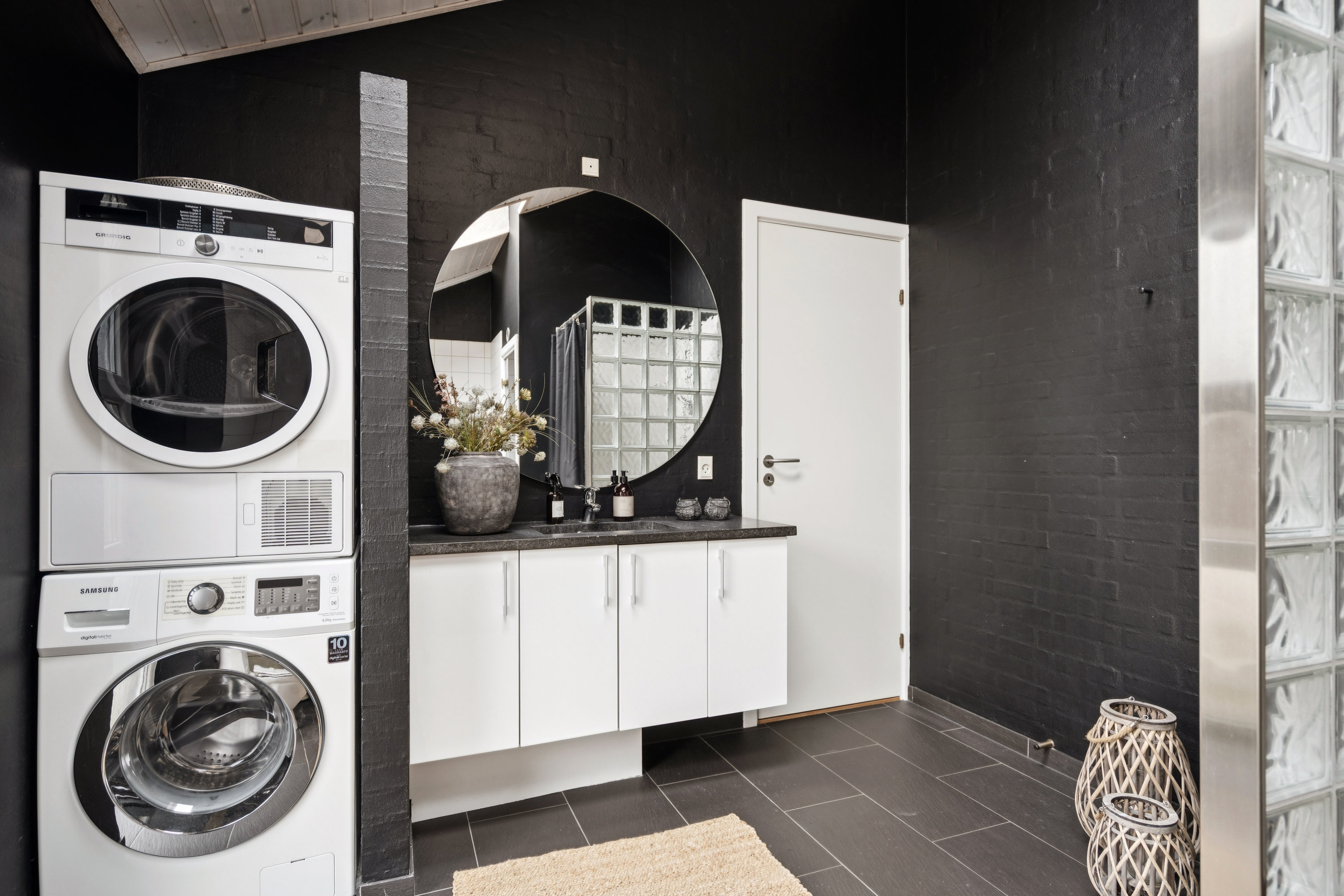 Fremhævet badeværelse billede i fuldskærmstilstand. Billede af Lille Strandgaard 13B, 9370 Hals