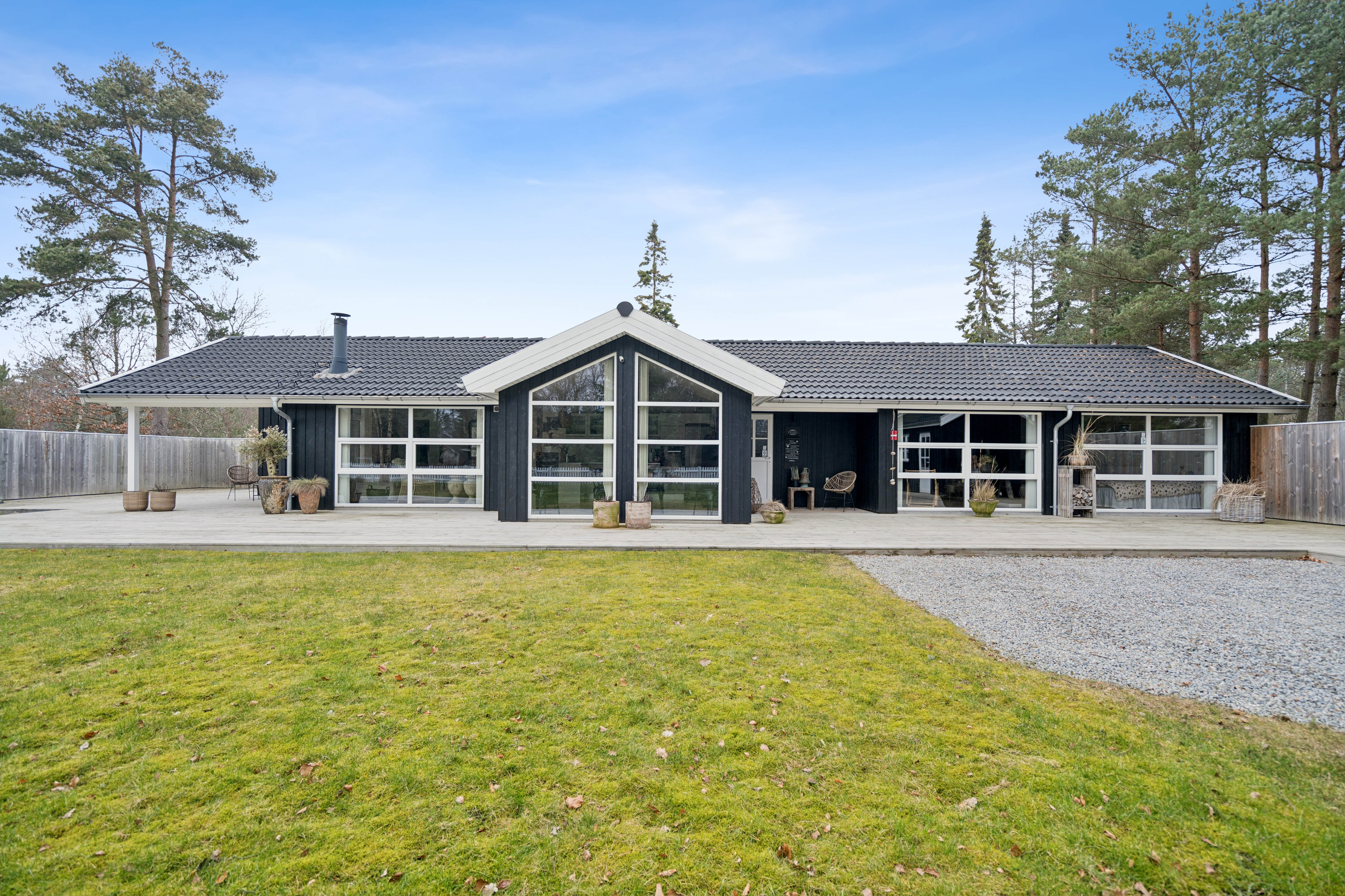 Fremhævet andet billede i fuldskærmstilstand. Billede af Lille Strandgaard 13B, 9370 Hals