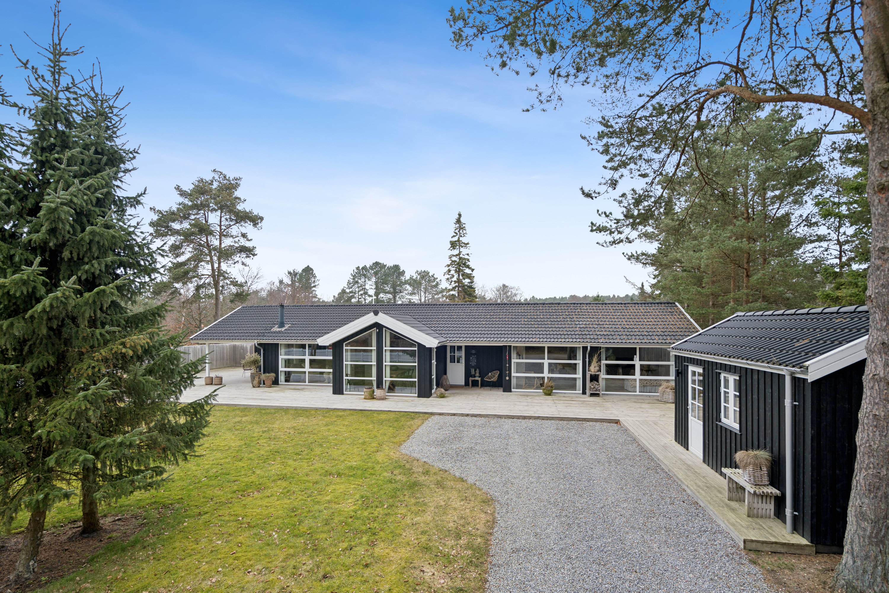 Fremhævet andet billede i fuldskærmstilstand. Billede af Lille Strandgaard 13B, 9370 Hals