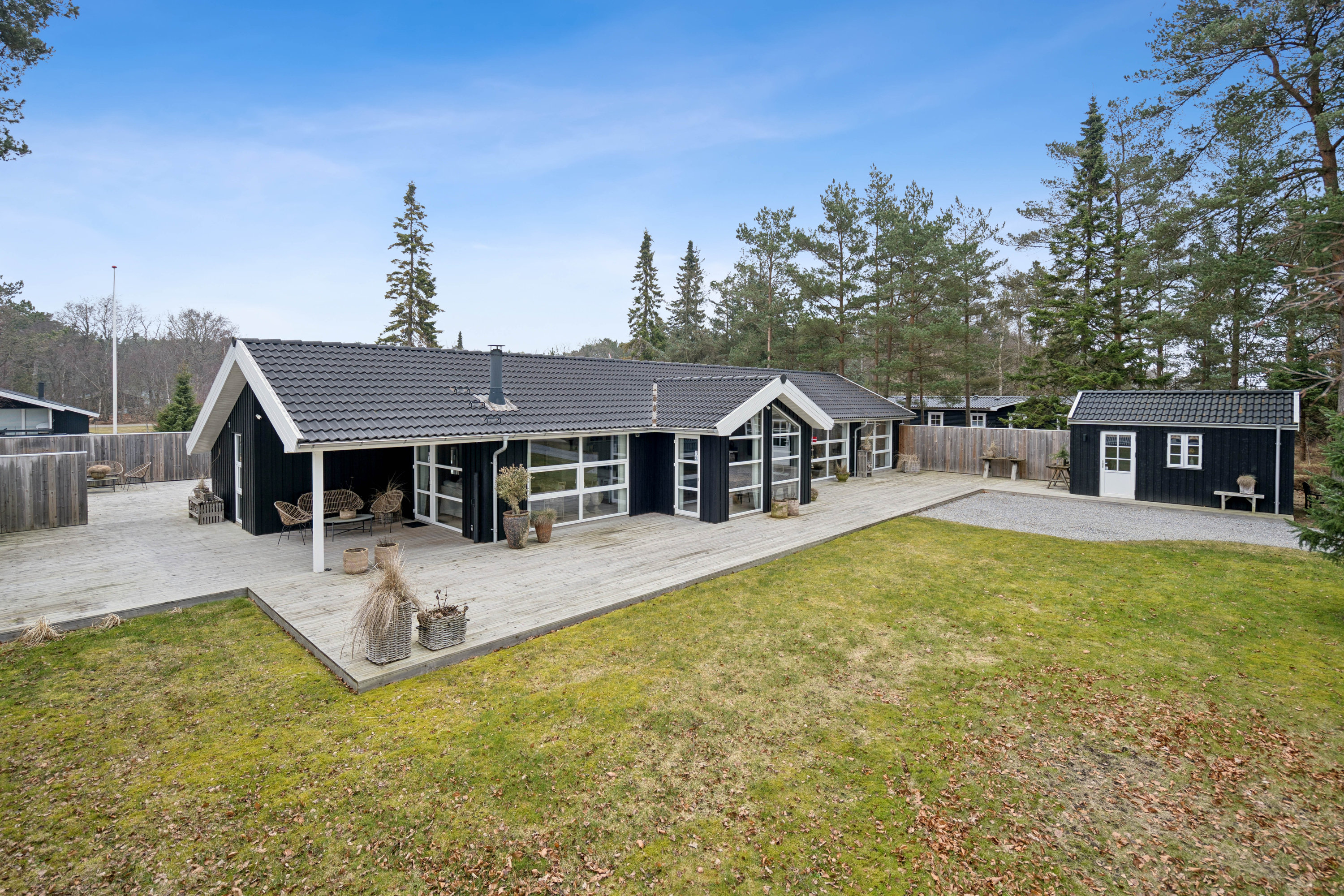 Fremhævet andet billede i fuldskærmstilstand. Billede af Lille Strandgaard 13B, 9370 Hals