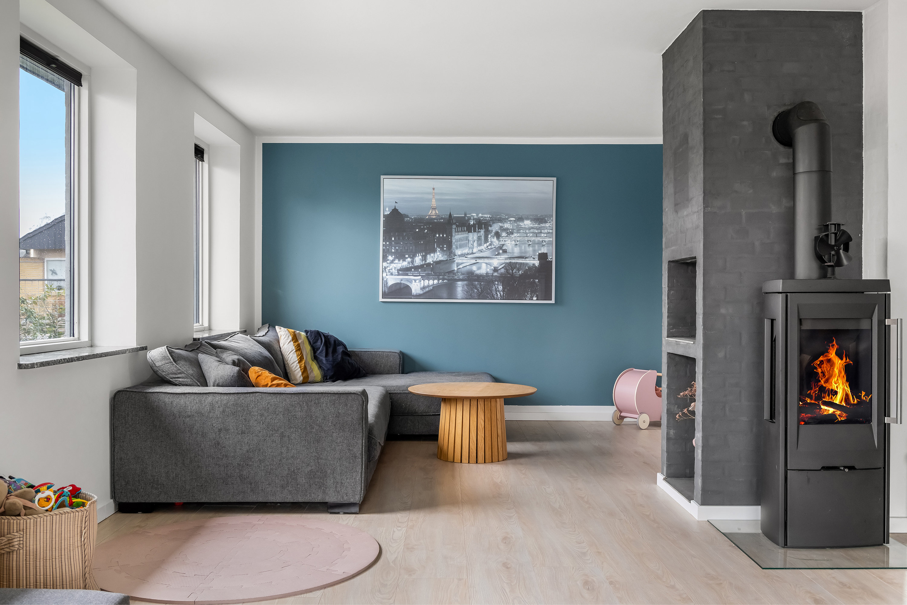 Fremhævet stue billede i fuldskærmstilstand. Billede af Brillantvej 27, 4040 Jyllinge