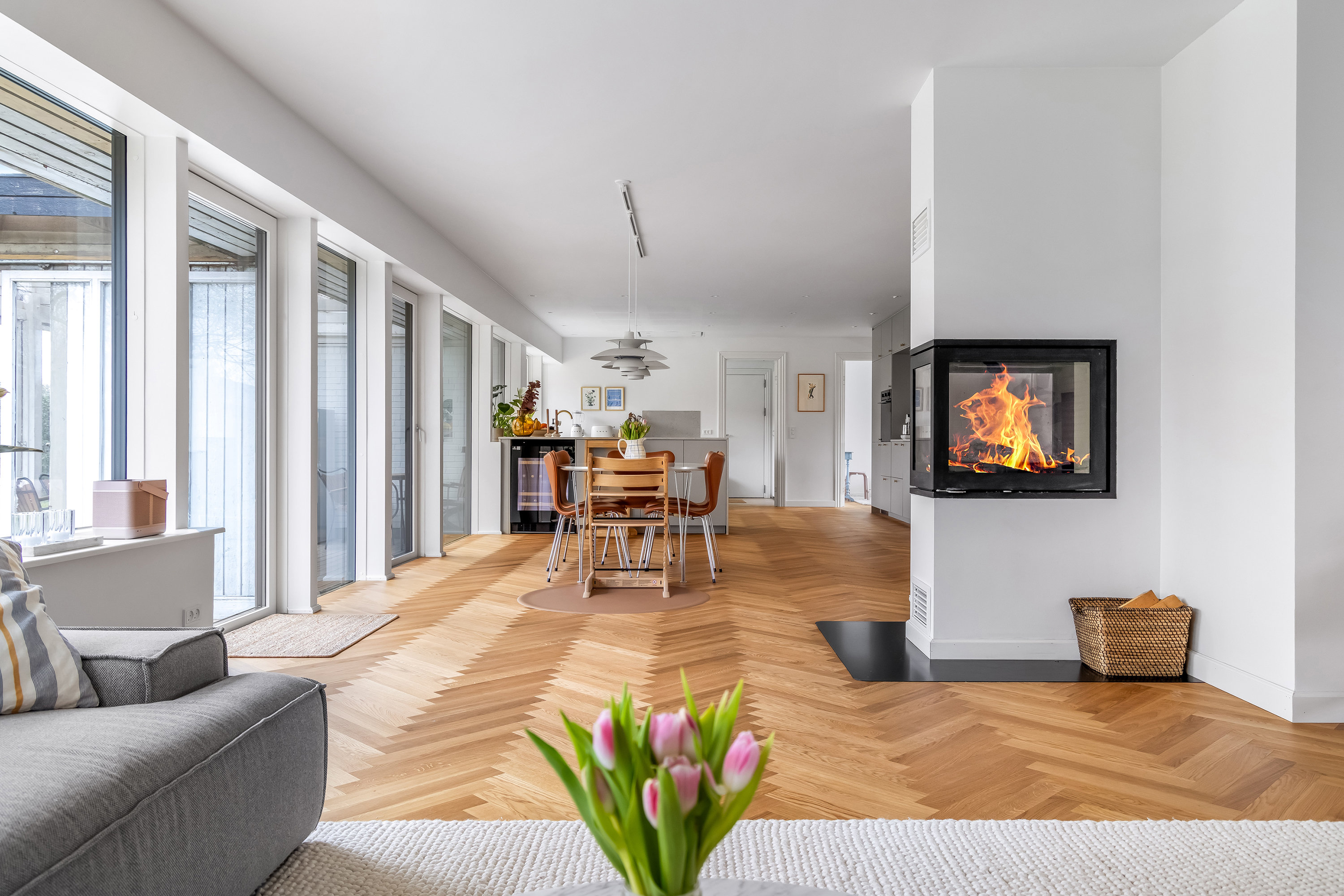 Fremhævet stue billede i fuldskærmstilstand. Billede af Fyrkatvej 12, 3650 Ølstykke