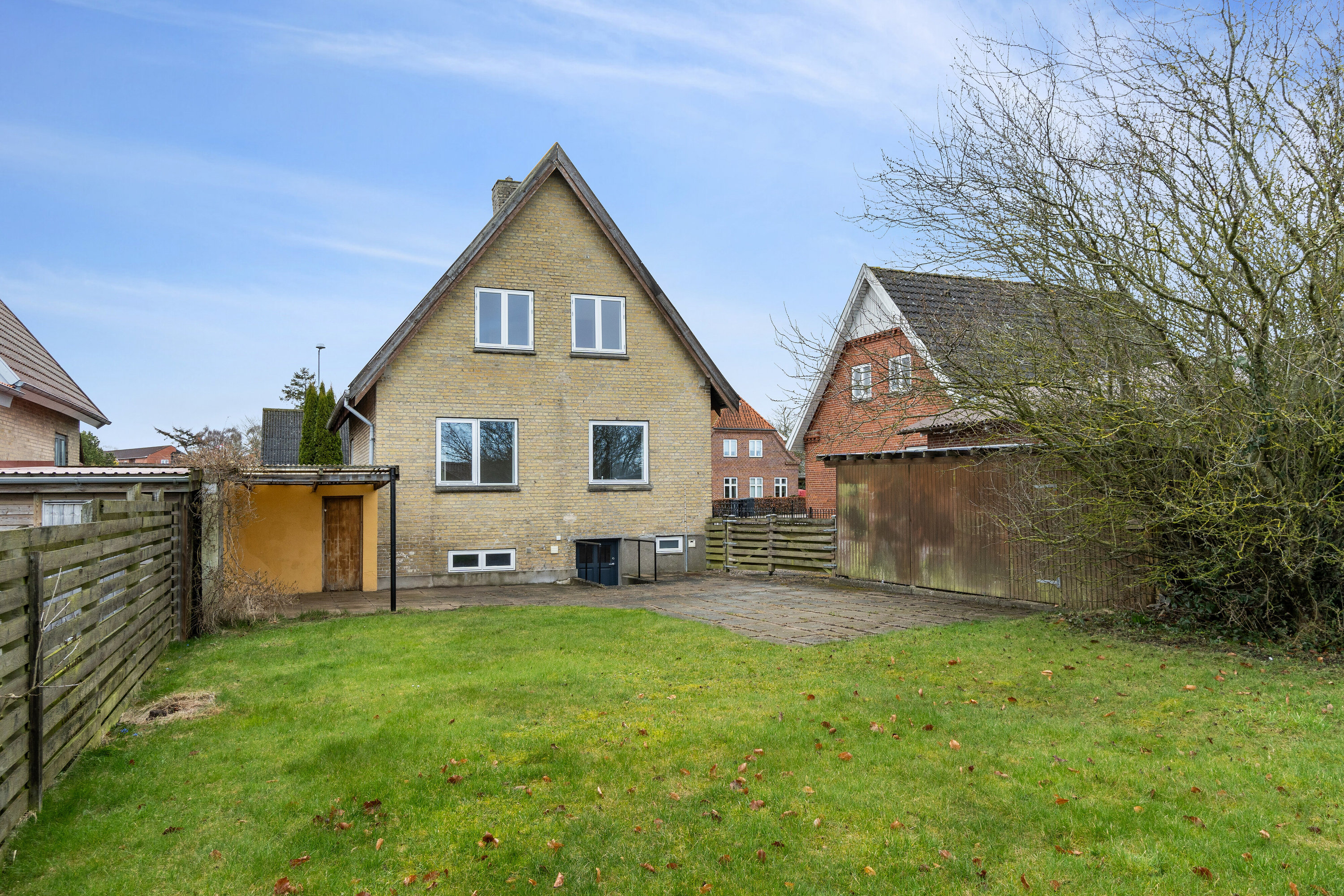 Fremhævet set fra haven billede i fuldskærmstilstand. Billede af Skælskørvej 10, 4200 Slagelse