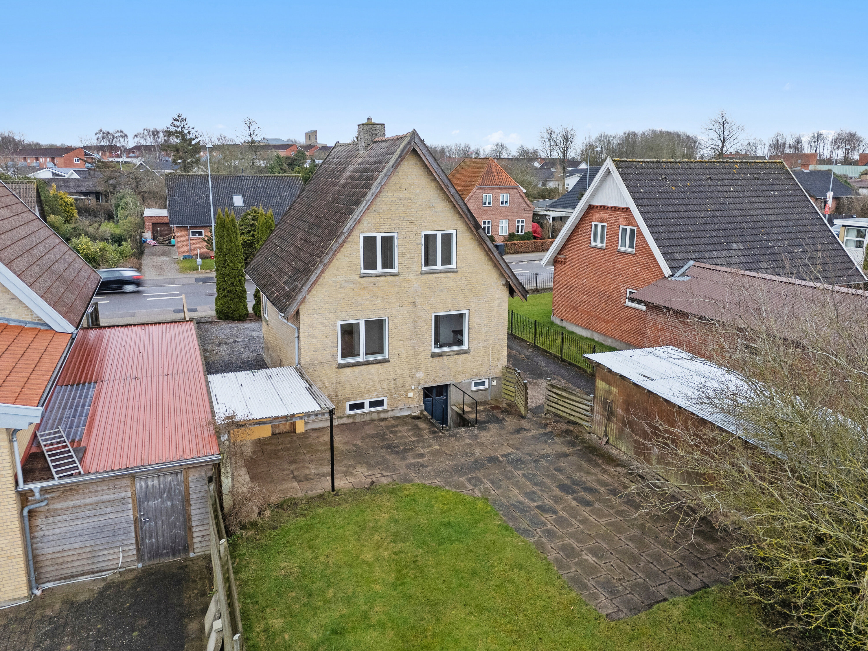 Fremhævet set fra haven billede i fuldskærmstilstand. Billede af Skælskørvej 10, 4200 Slagelse