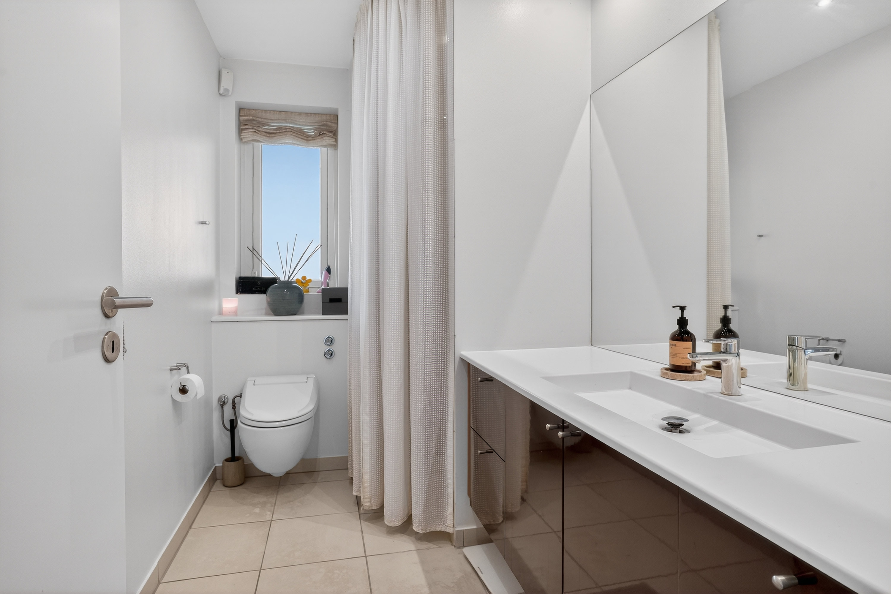 Fremhævet badeværelse billede i fuldskærmstilstand. Billede af Torpenvej 27B, 3050 Humlebæk