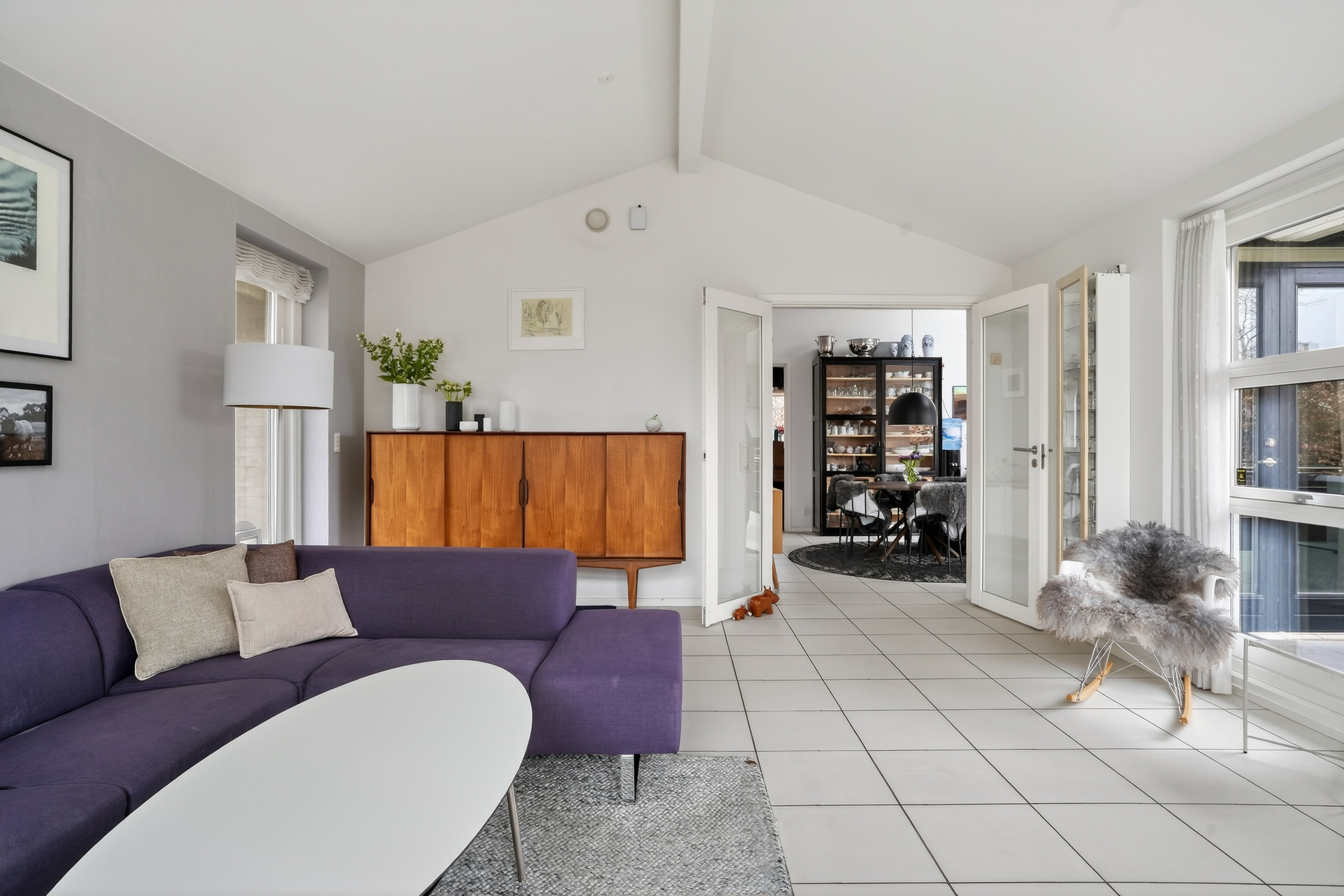 Fremhævet stue billede i fuldskærmstilstand. Billede af Torpenvej 27B, 3050 Humlebæk