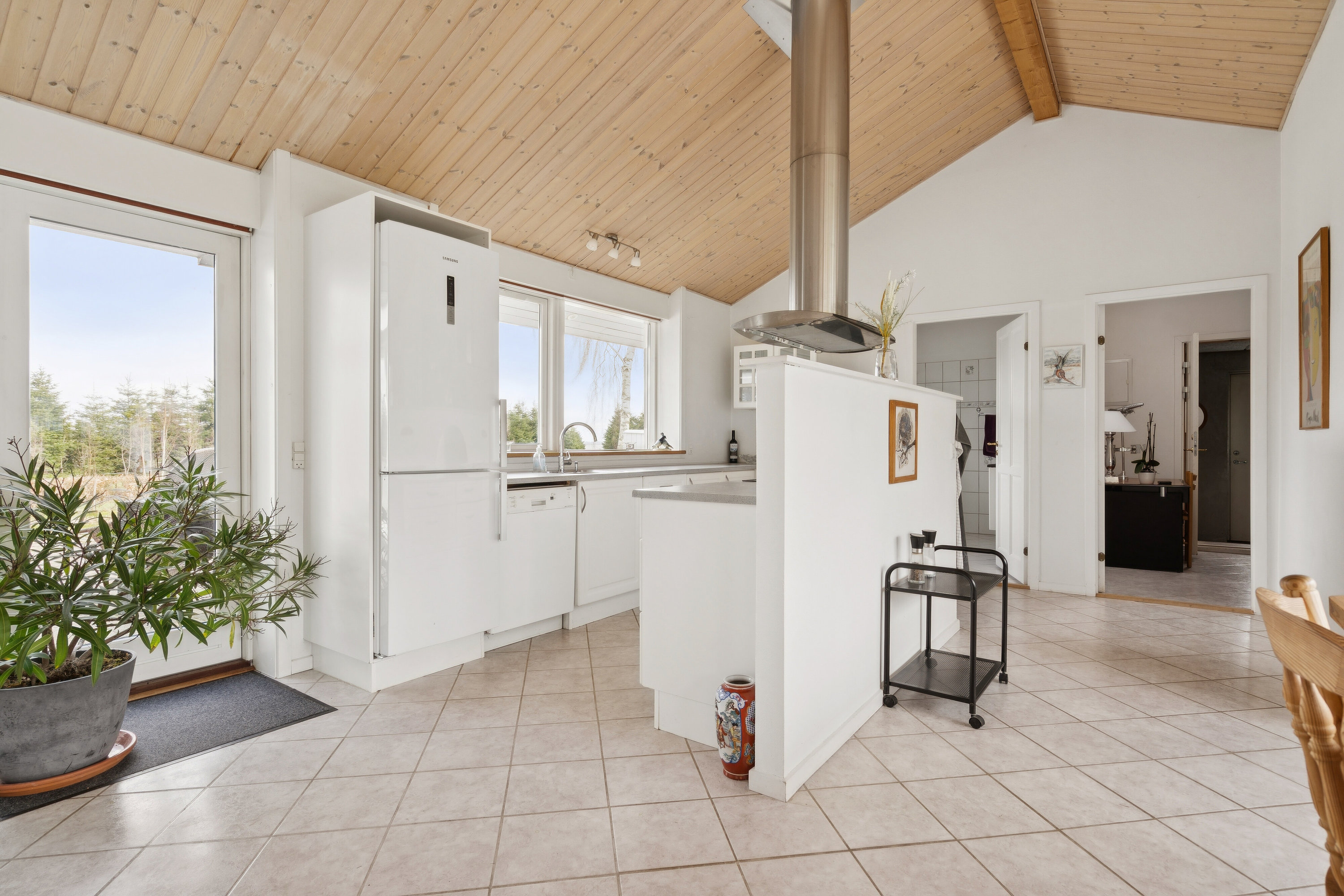 Fremhævet køkken billede i fuldskærmstilstand. Billede af Fuglehavevej 7, Sæby, 4070 Kirke Hyllinge