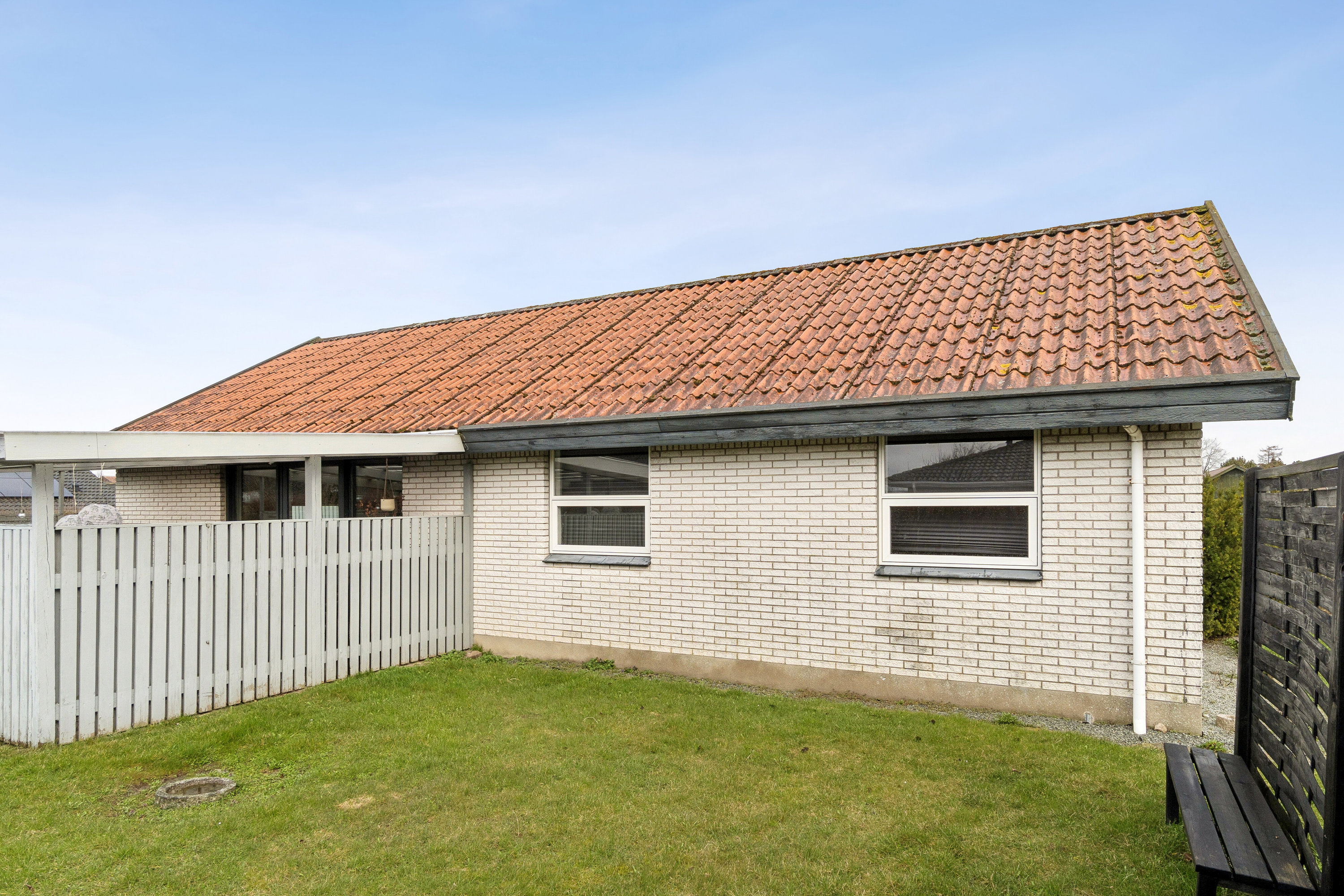 Fremhævet set fra haven billede i fuldskærmstilstand. Billede af Sydskrænten 12, 4690 Haslev