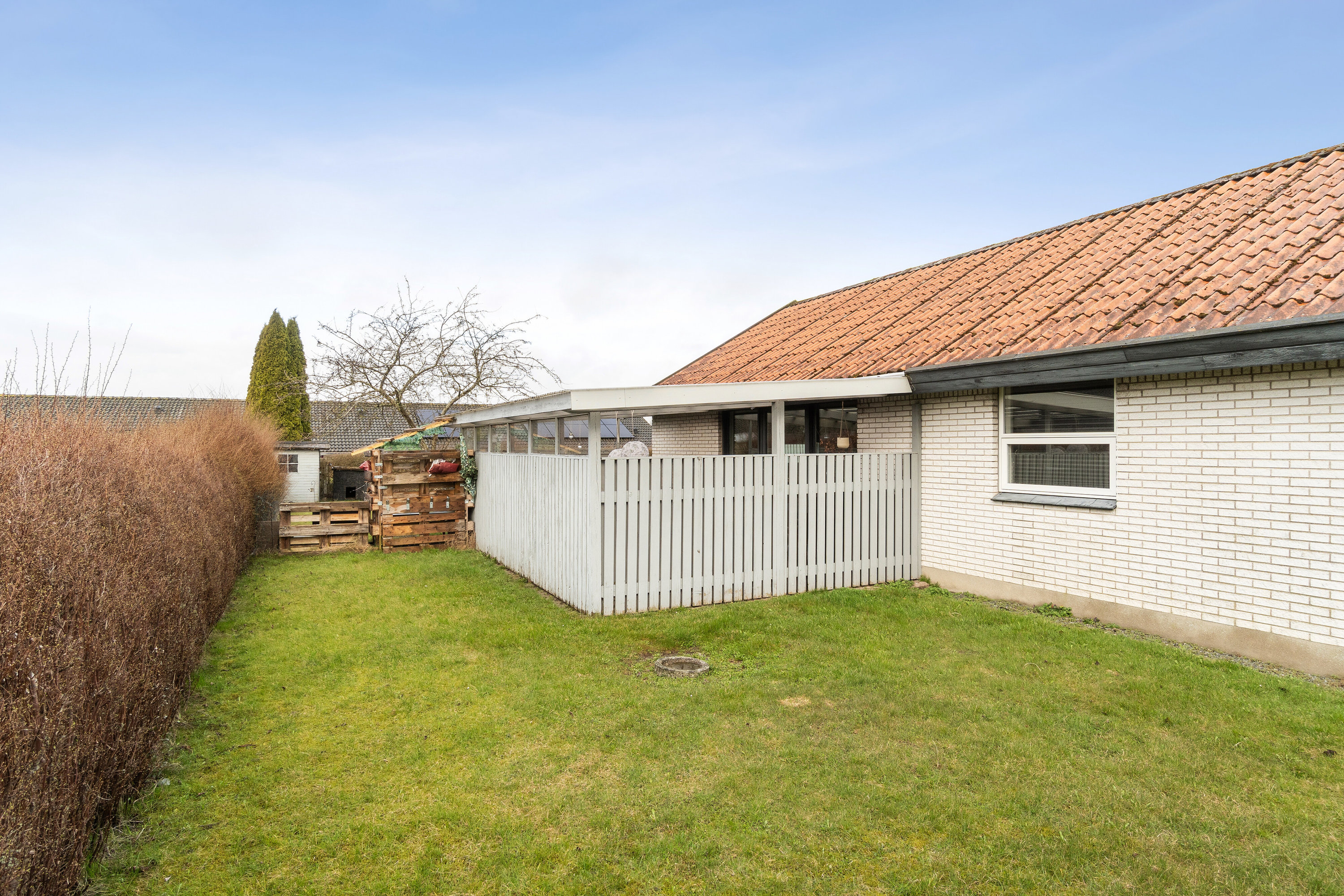 Fremhævet set fra haven billede i fuldskærmstilstand. Billede af Sydskrænten 12, 4690 Haslev