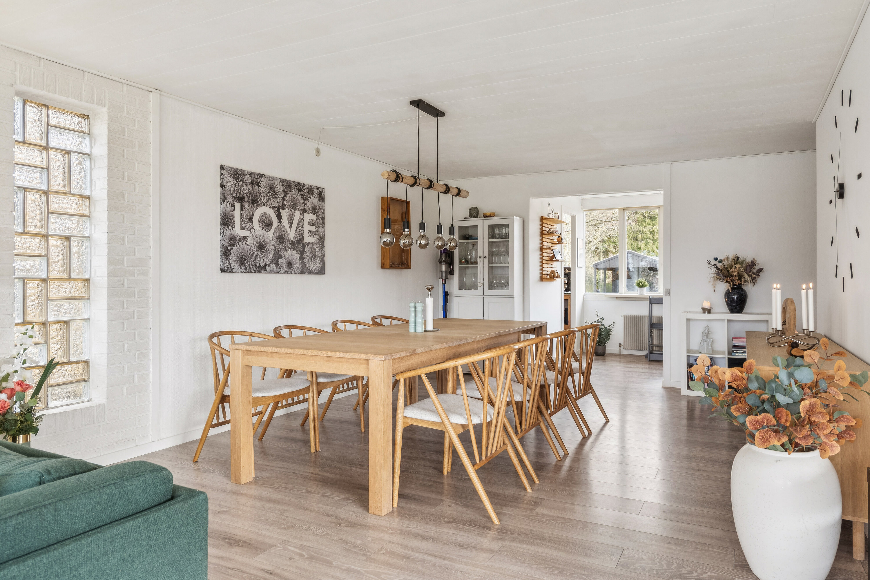Fremhævet spisestue billede i fuldskærmstilstand. Billede af Hesselbjerg 6, 5700 Svendborg