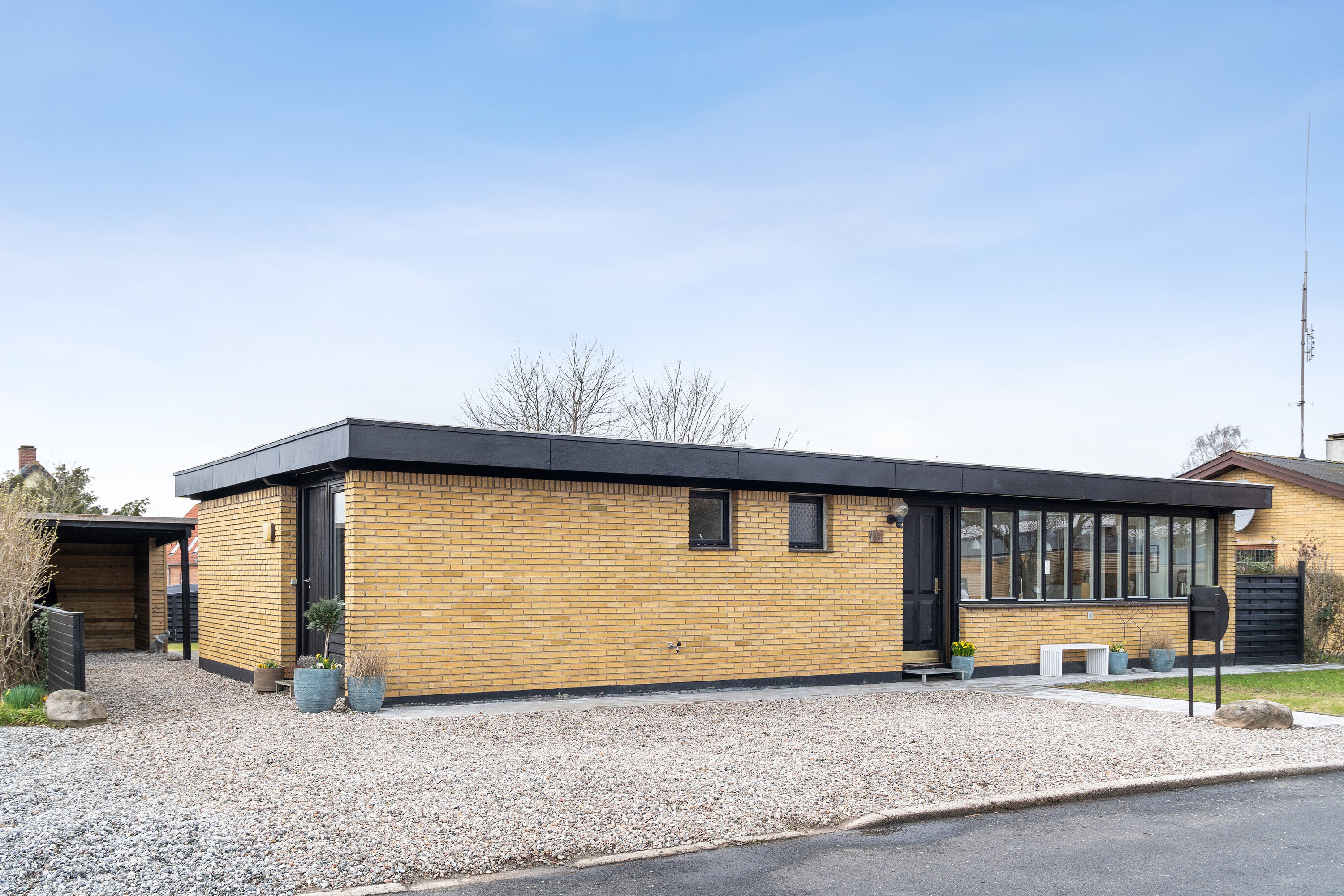 Fremhævet set fra vejen billede i fuldskærmstilstand. Billede af Hesselbjerg 6, 5700 Svendborg