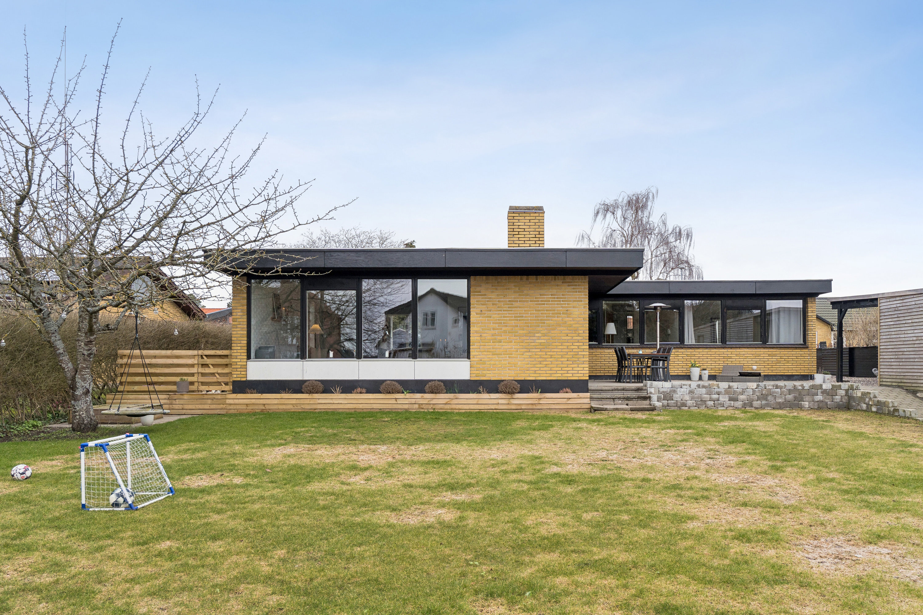 Fremhævet set fra haven billede i fuldskærmstilstand. Billede af Hesselbjerg 6, 5700 Svendborg