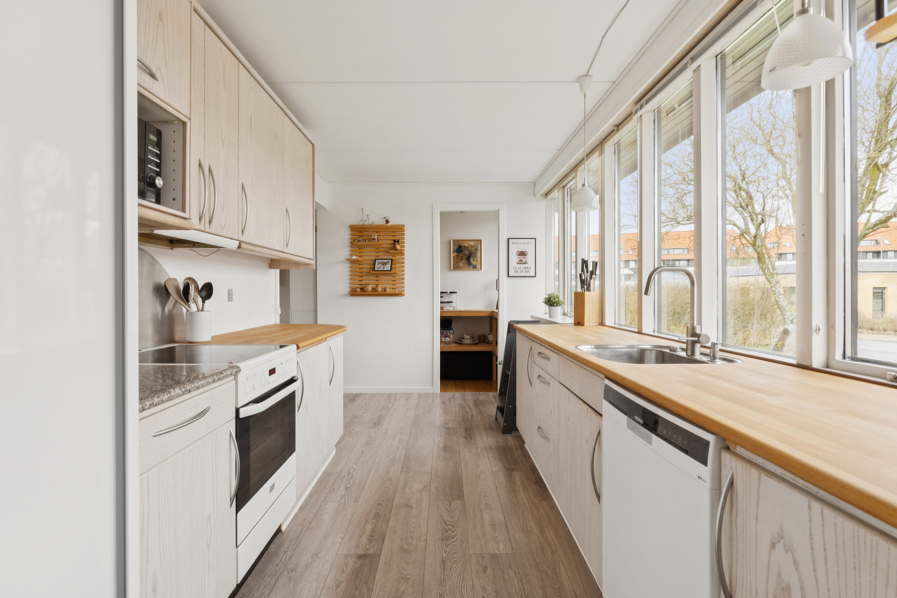 Fremhævet køkken billede i fuldskærmstilstand. Billede af Hesselbjerg 6, 5700 Svendborg